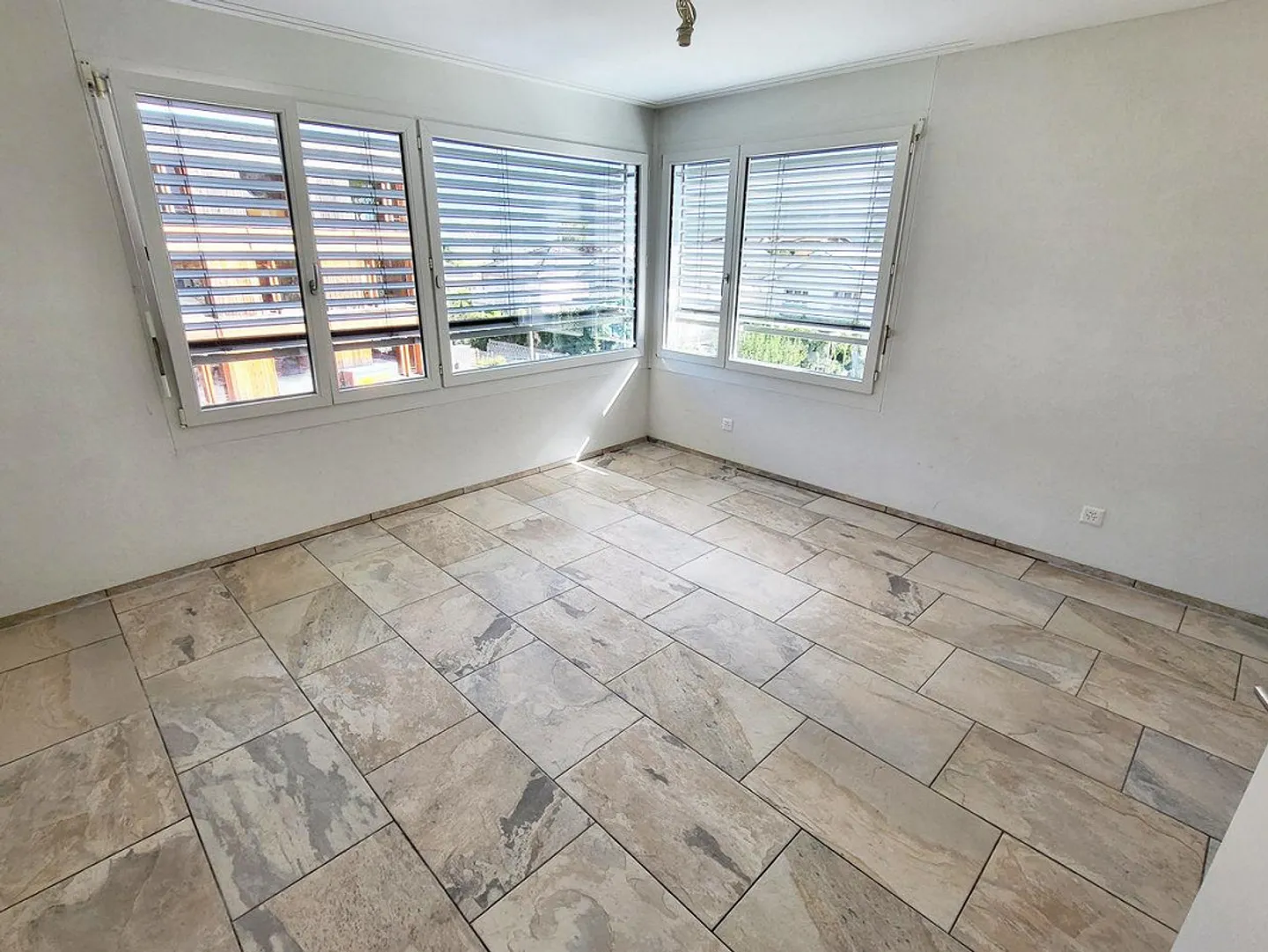 Large bright apartment in the village center in a child-friendly environment - Photo 7 of 10