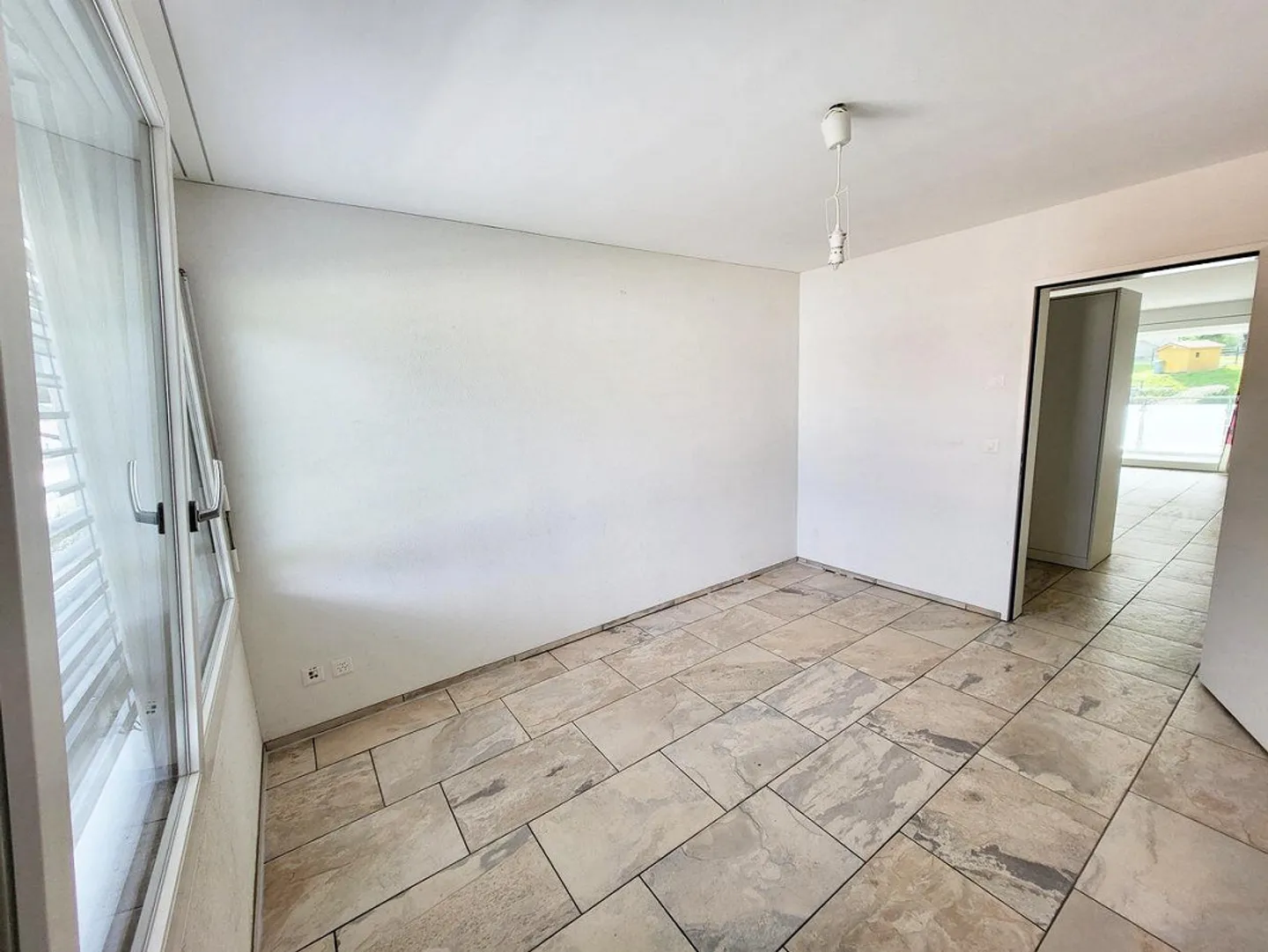 Large bright apartment in the village center in a child-friendly environment - Photo 8 of 10