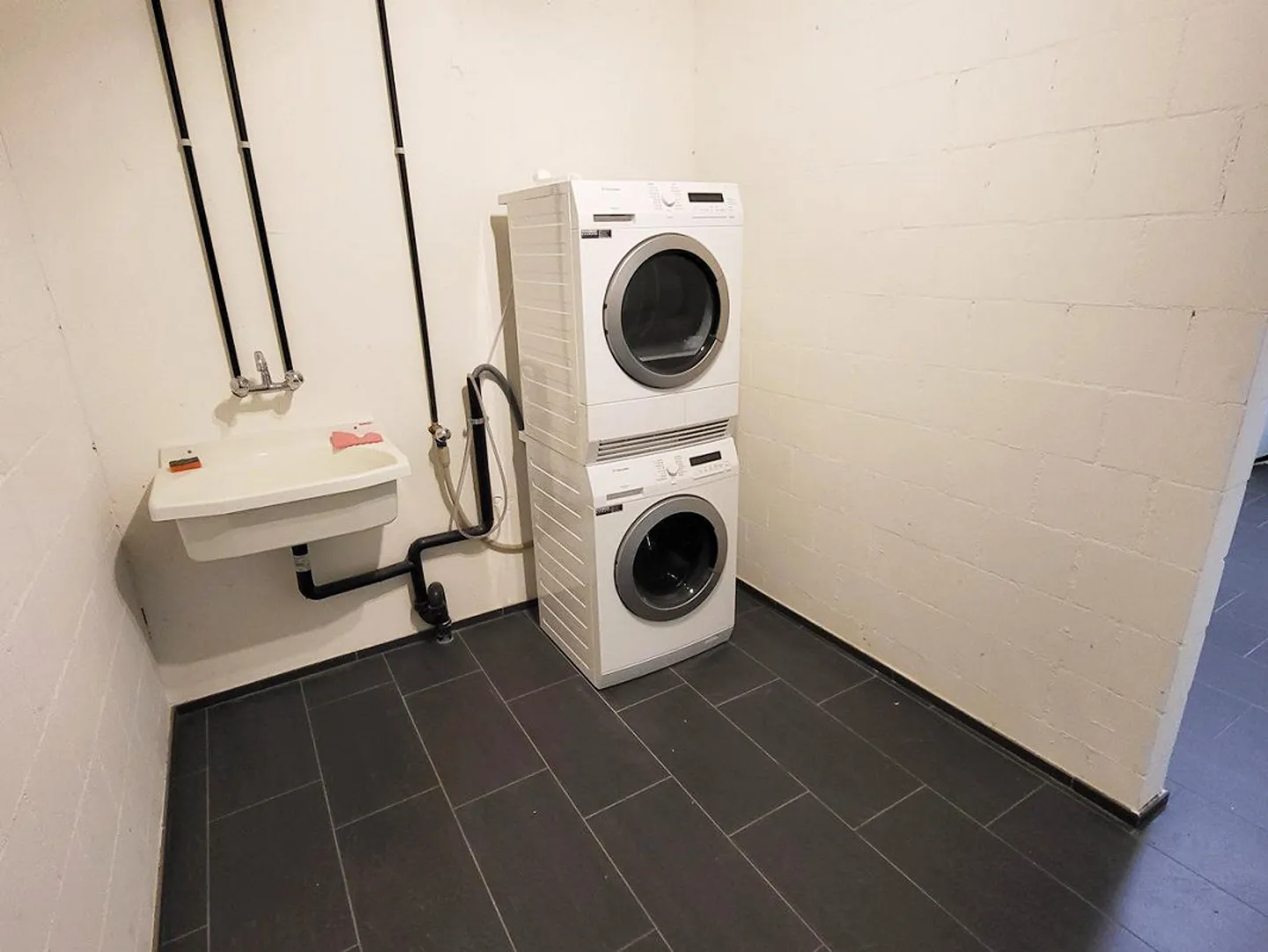 Large bright apartment in the village center in a child-friendly environment - Photo 9 of 10