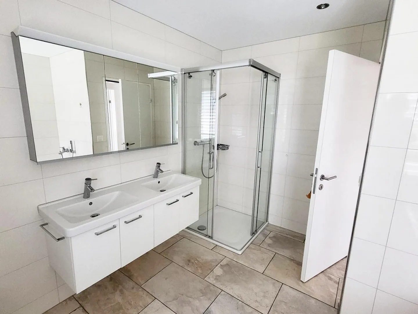 Large bright apartment in the village center in a child-friendly environment - Photo 5 of 10