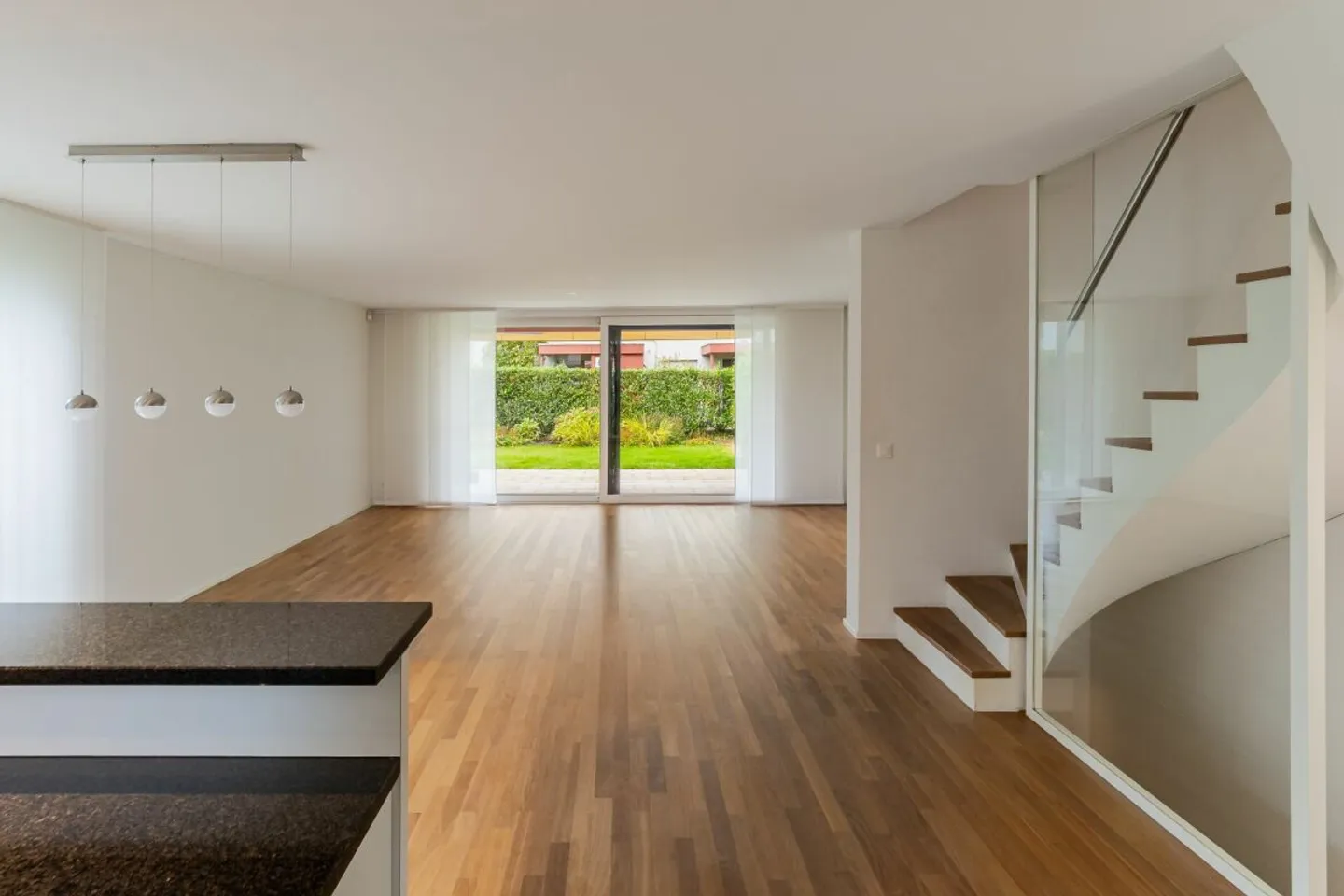 Casa familiare semi-indipendente attraente - Foto 2 di 17