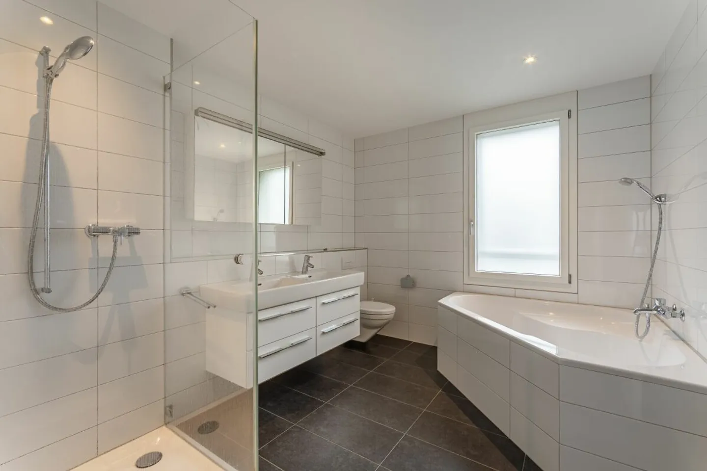 Casa familiare semi-indipendente attraente - Foto 6 di 17