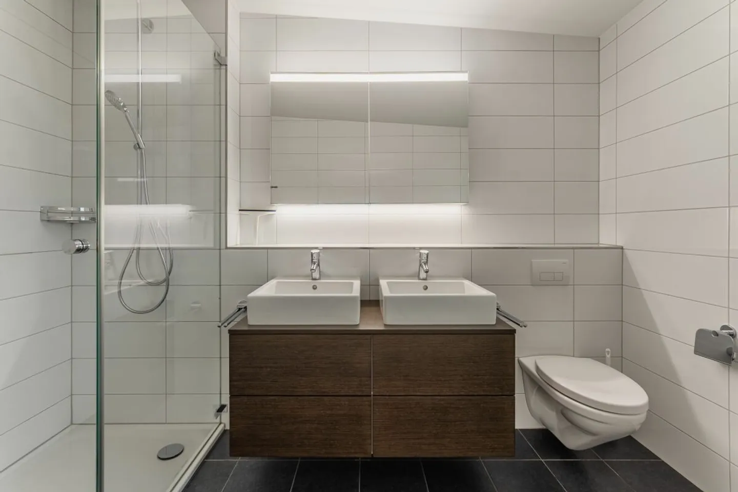 Casa familiare semi-indipendente attraente - Foto 8 di 17