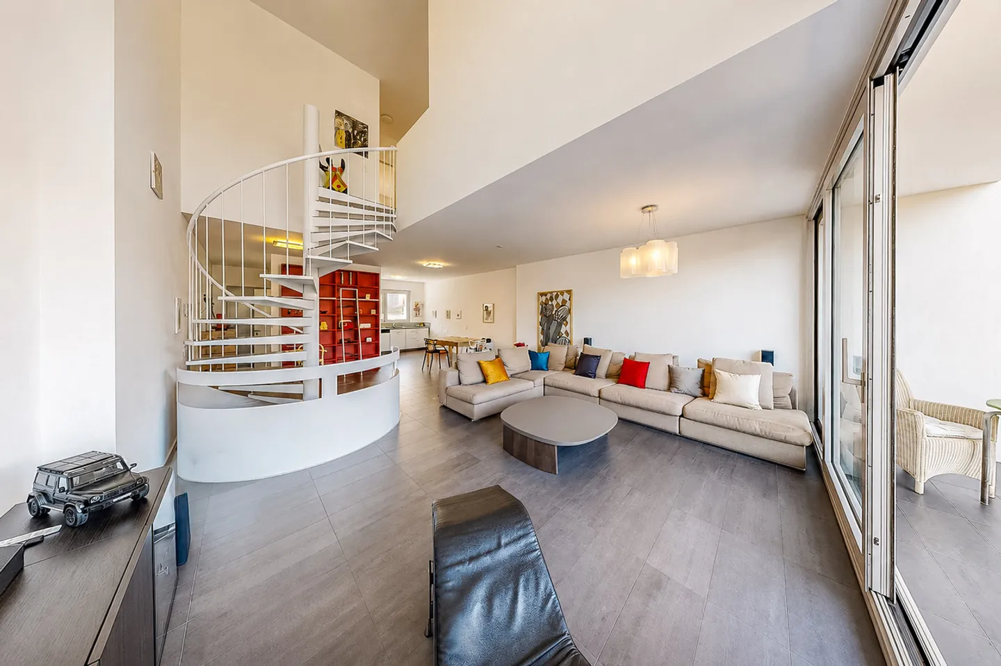 Geräumiges 4,5-Zimmer-Tripex mit Garten in Lugano - Foto 2 von 10