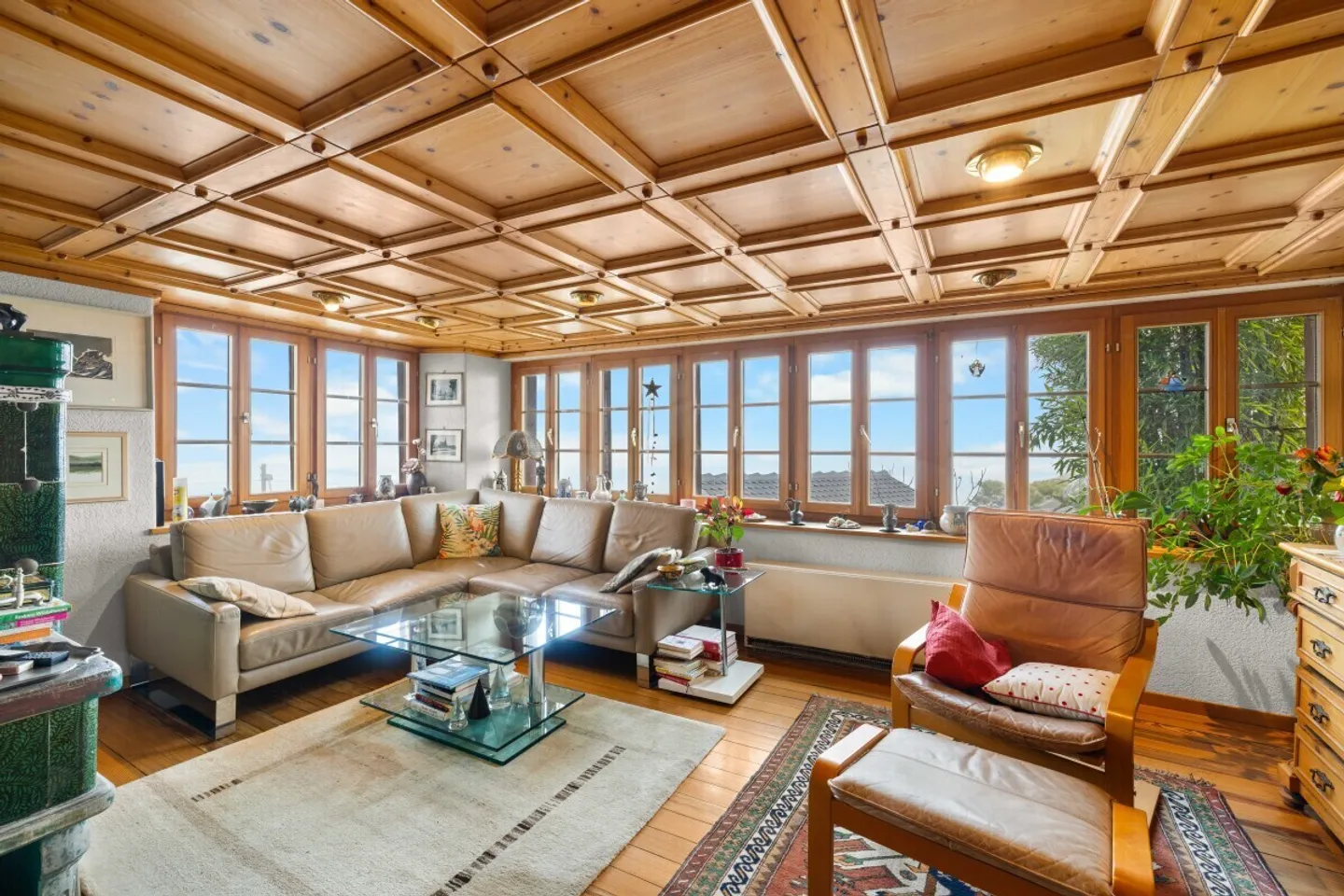 Casa a schiera angolare di 6,5 stanze con vista panoramica, grande giardino e storia - Foto 2 di 12