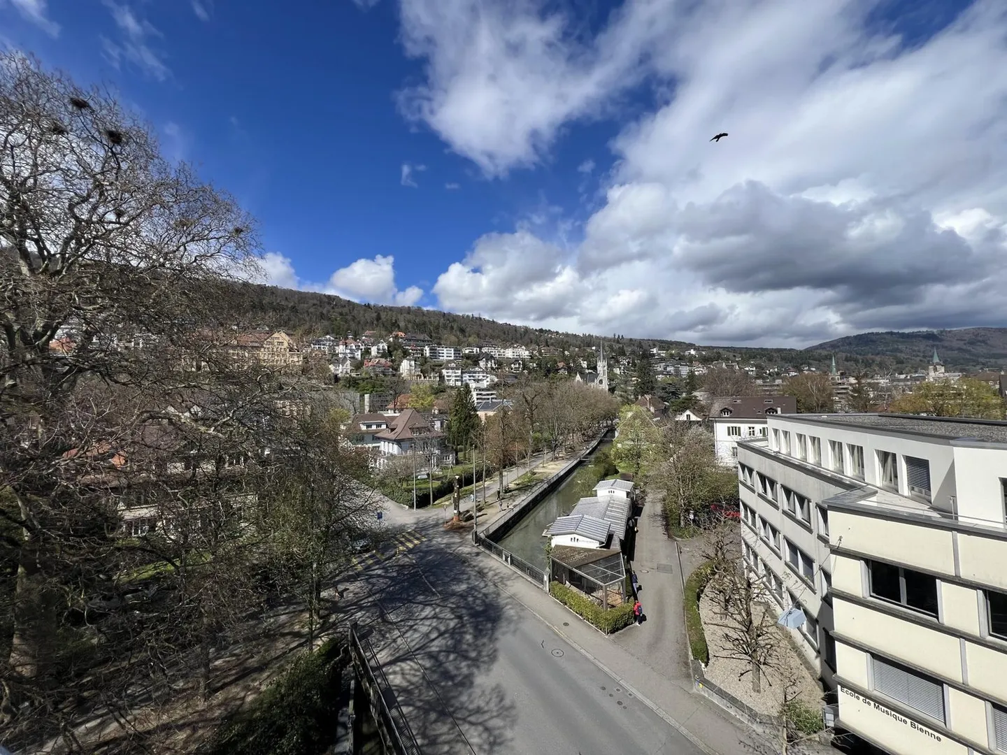 À louer ? Superbe attique avec 6,5 pièces et terrasse panoramique - Photo 3 sur 13
