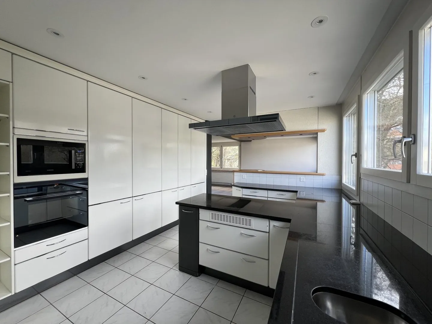 À louer ? Superbe attique avec 6,5 pièces et terrasse panoramique - Photo 6 sur 13