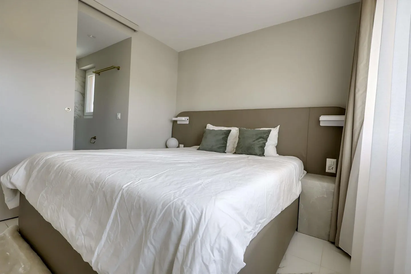 Coliving Apartment with Lake Access - Photo 2 of 9