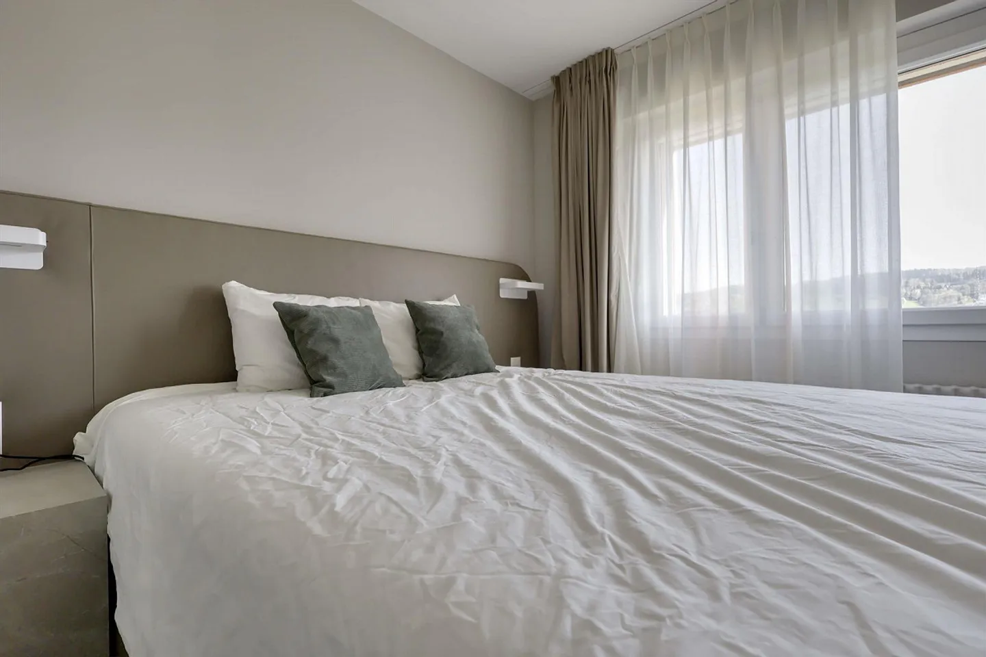 Coliving Apartment with Lake Access - Photo 4 of 9