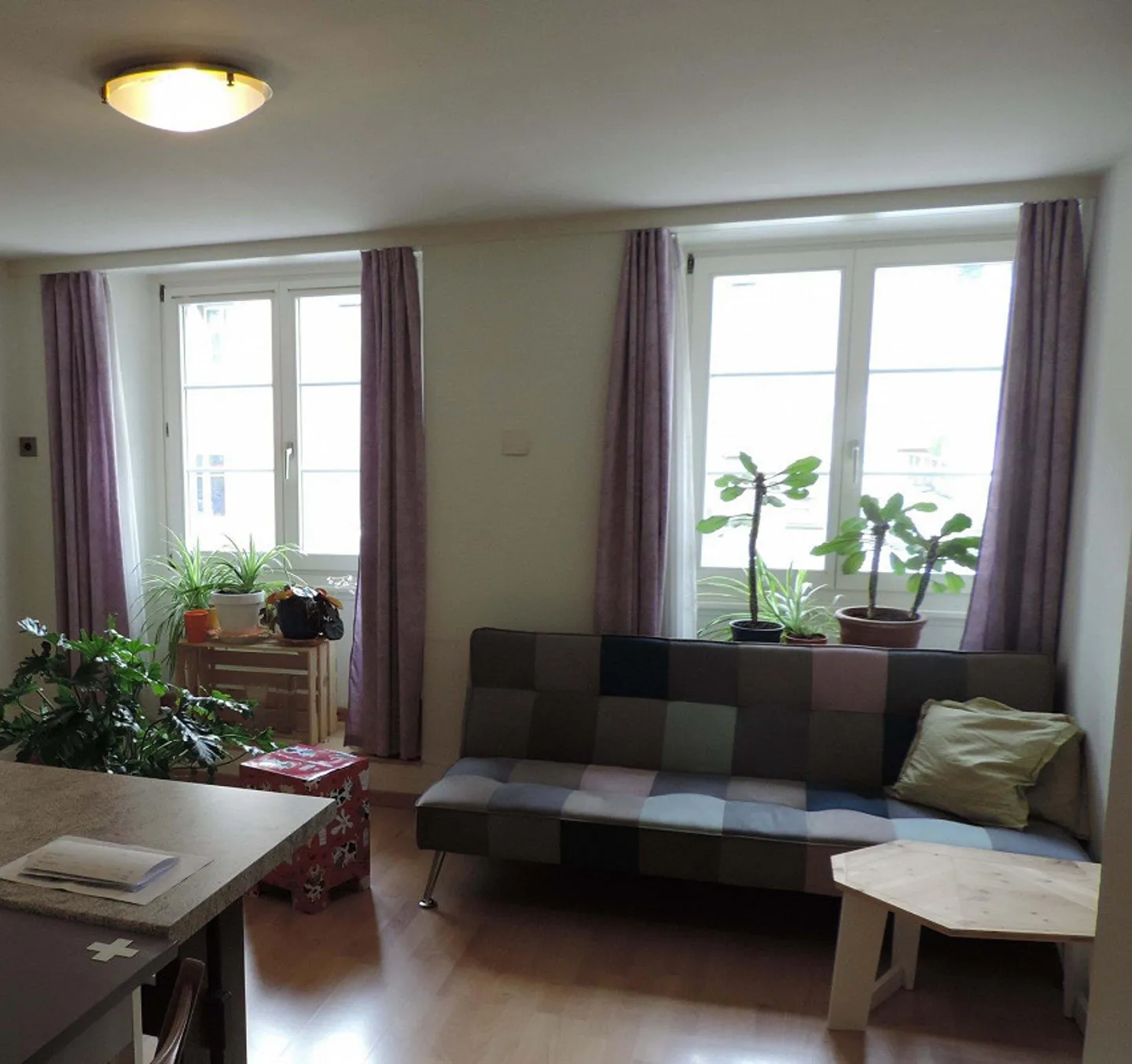 Living in the Town of Uznach - Photo 4 of 9