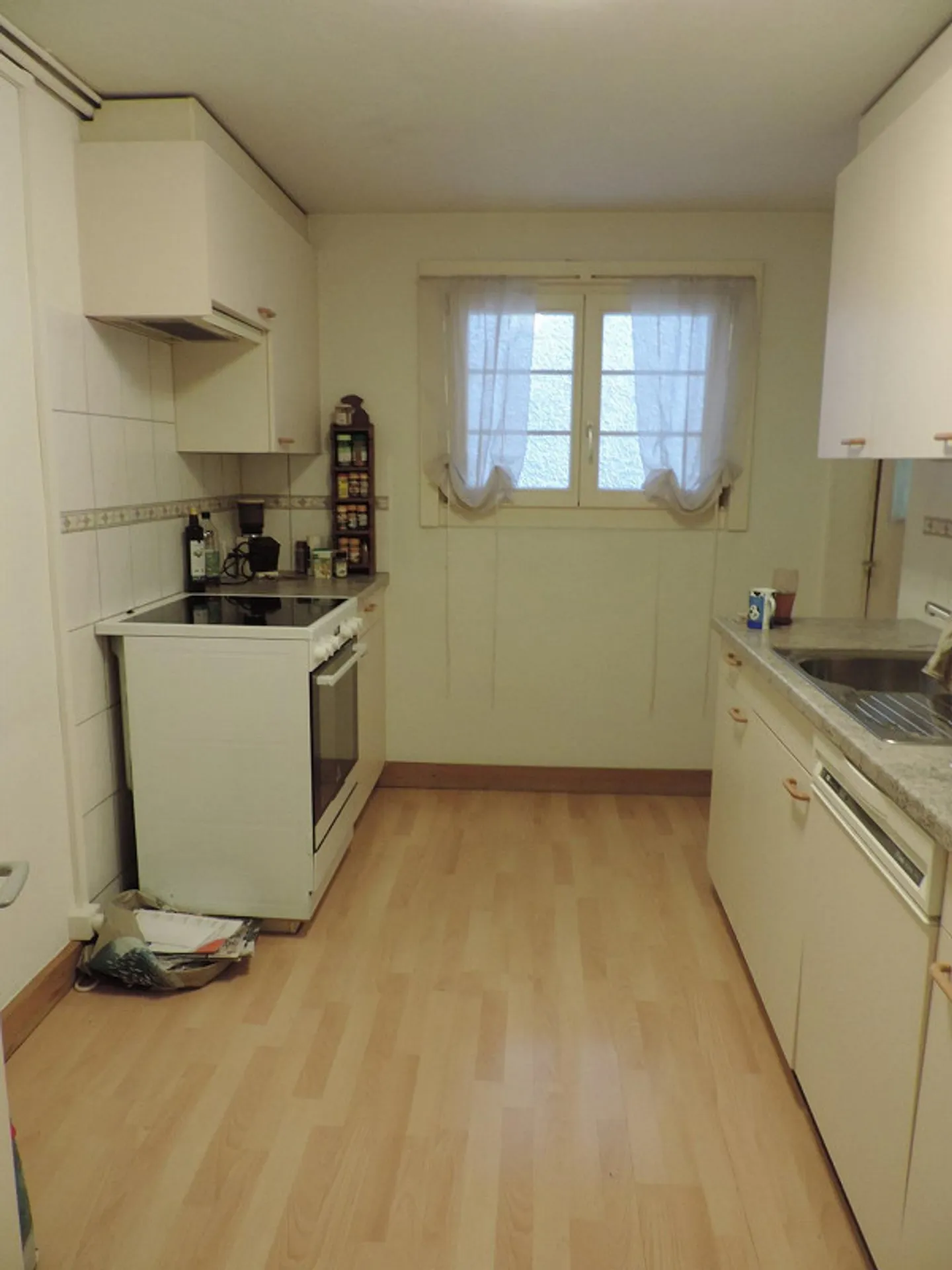 Living in the Town of Uznach - Photo 7 of 9