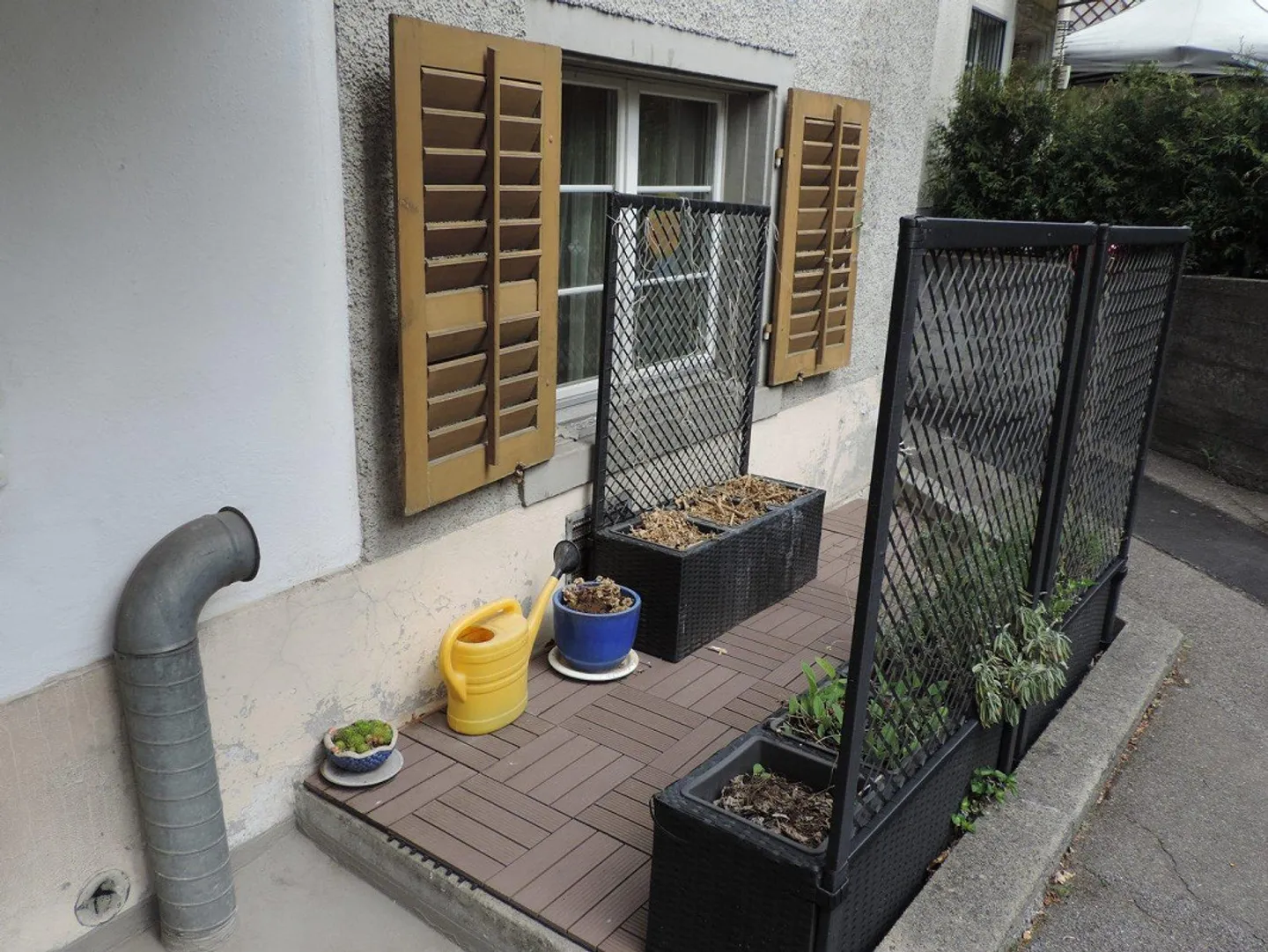 Living in the Town of Uznach - Photo 8 of 9