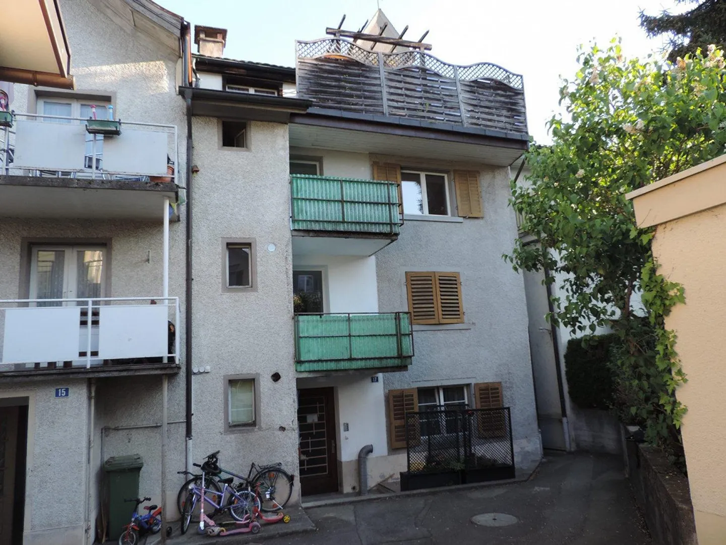 Living in the Town of Uznach - Photo 2 of 9