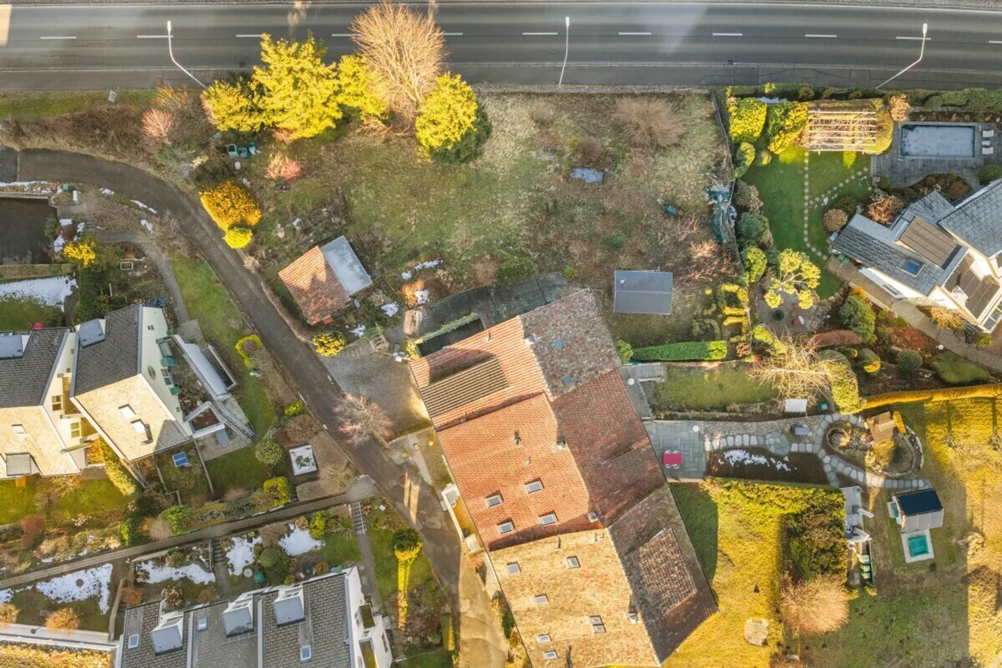 Casa a schiera angolare di 6,5 stanze con vista panoramica, grande giardino e storia - Foto 12 di 12