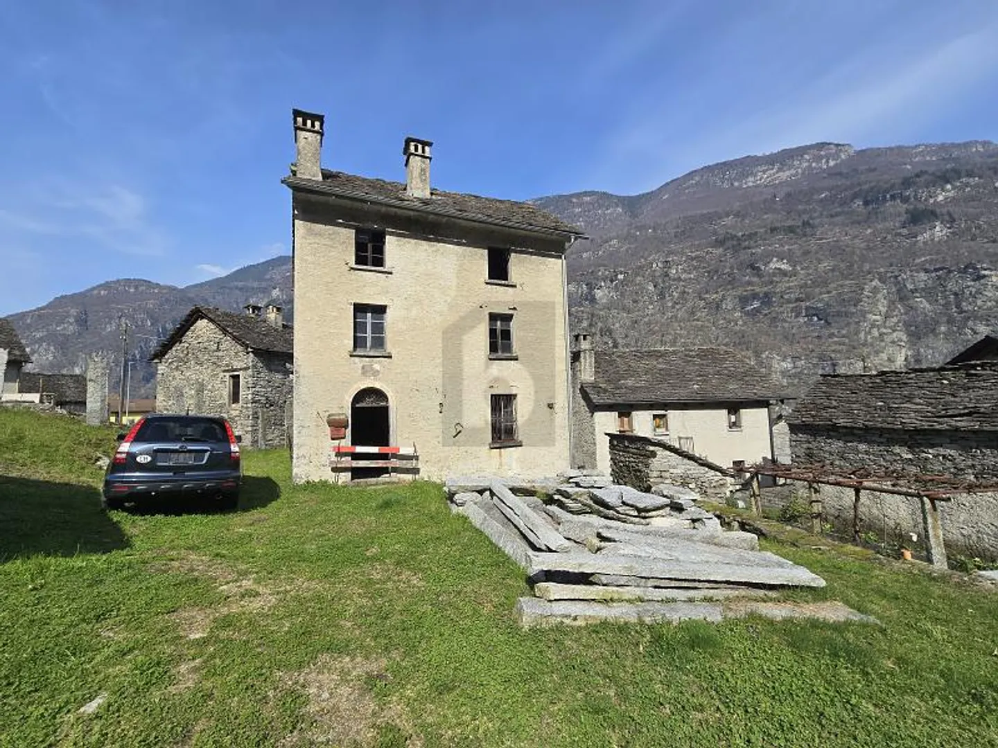 Spacious Family Home in Personico - Photo 4 of 6