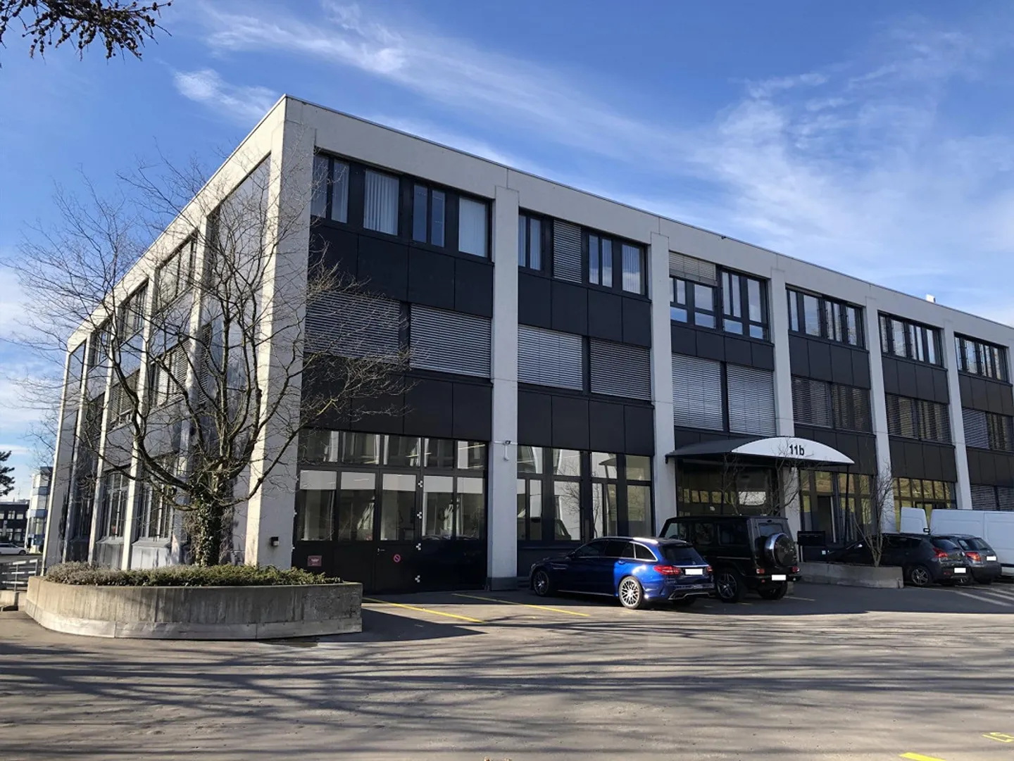 Entrepôt pour une utilisation flexible dans un emplacement de trafic parfait - Photo 1 sur 6