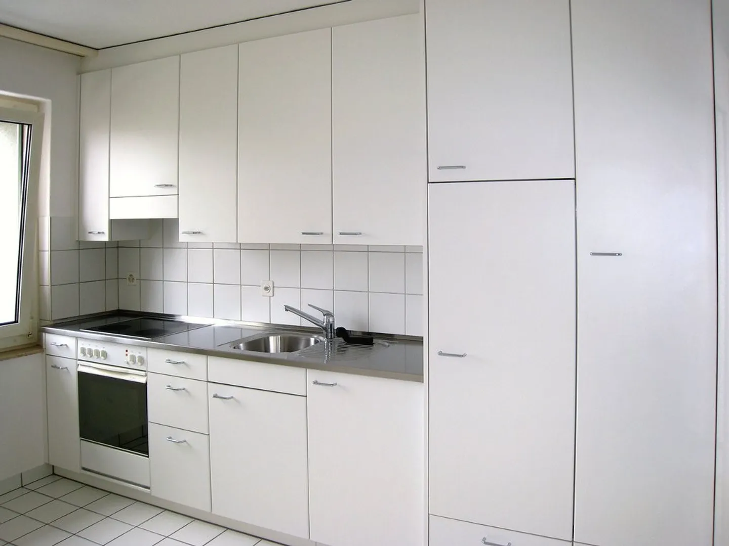 Appartement spacieux de 4,5 pièces dans une propriété bien entretenue à louer - Photo 2 sur 9