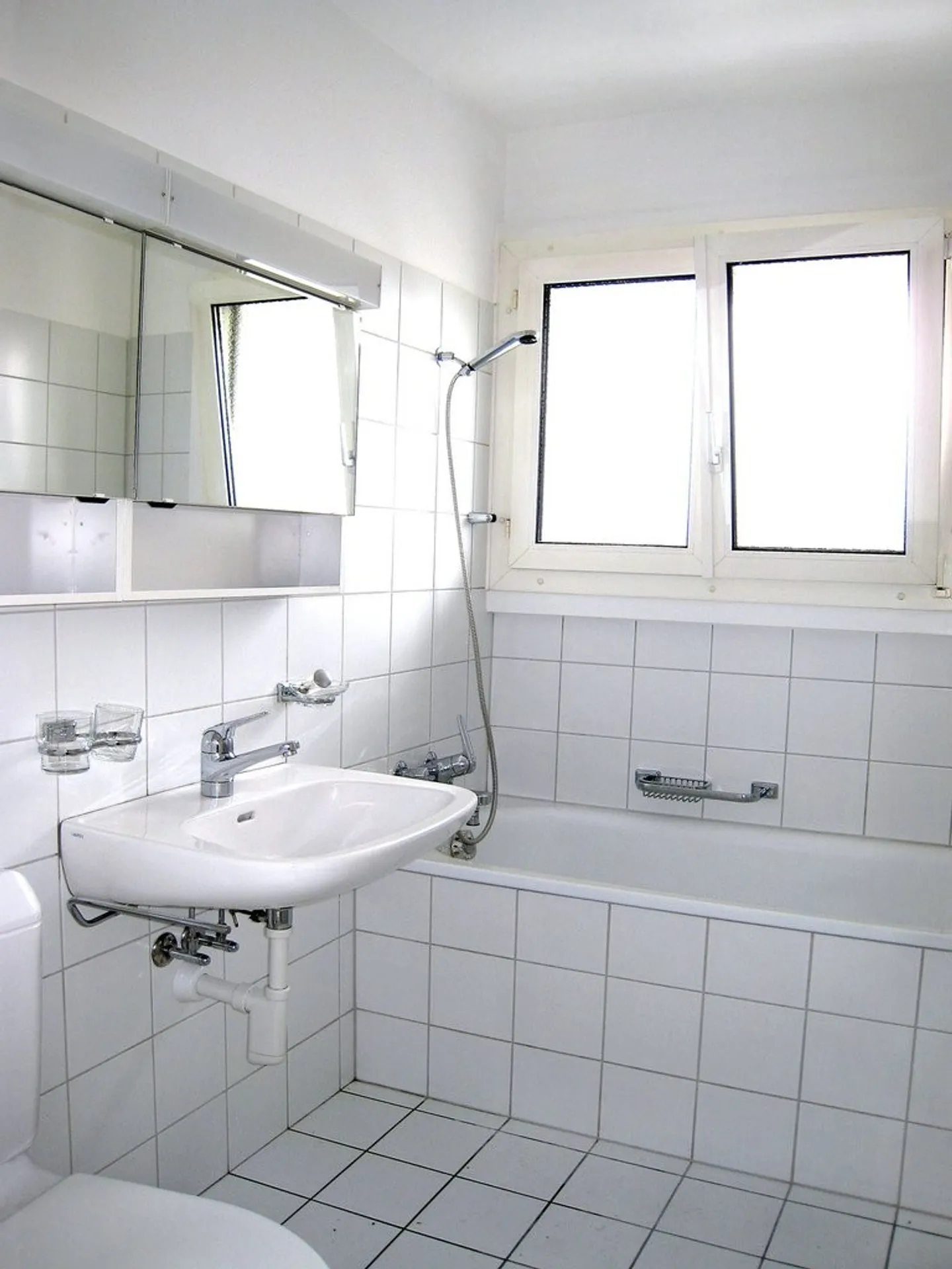 Appartement spacieux de 4,5 pièces dans une propriété bien entretenue à louer - Photo 3 sur 9