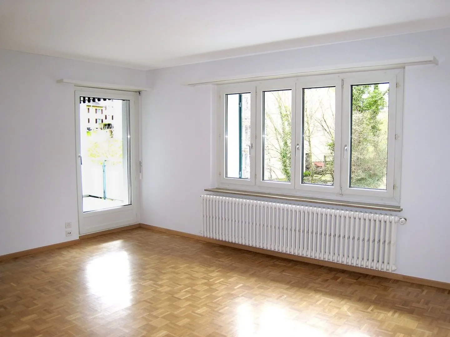 Appartement spacieux de 4,5 pièces dans une propriété bien entretenue à louer - Photo 4 sur 9
