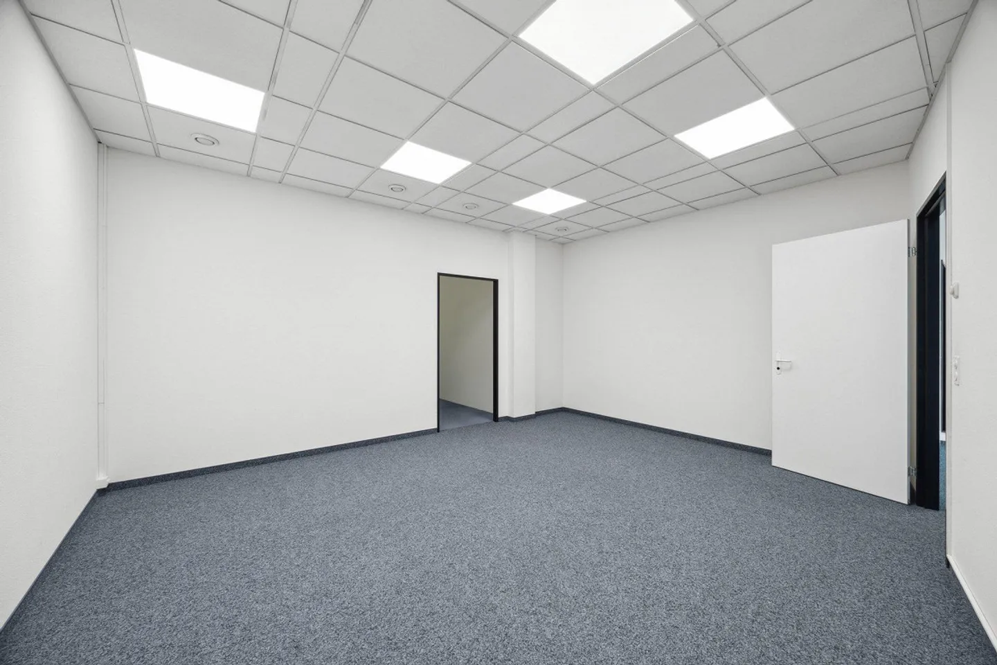 Entrepôt pour une utilisation flexible dans un emplacement de trafic parfait - Photo 2 sur 6