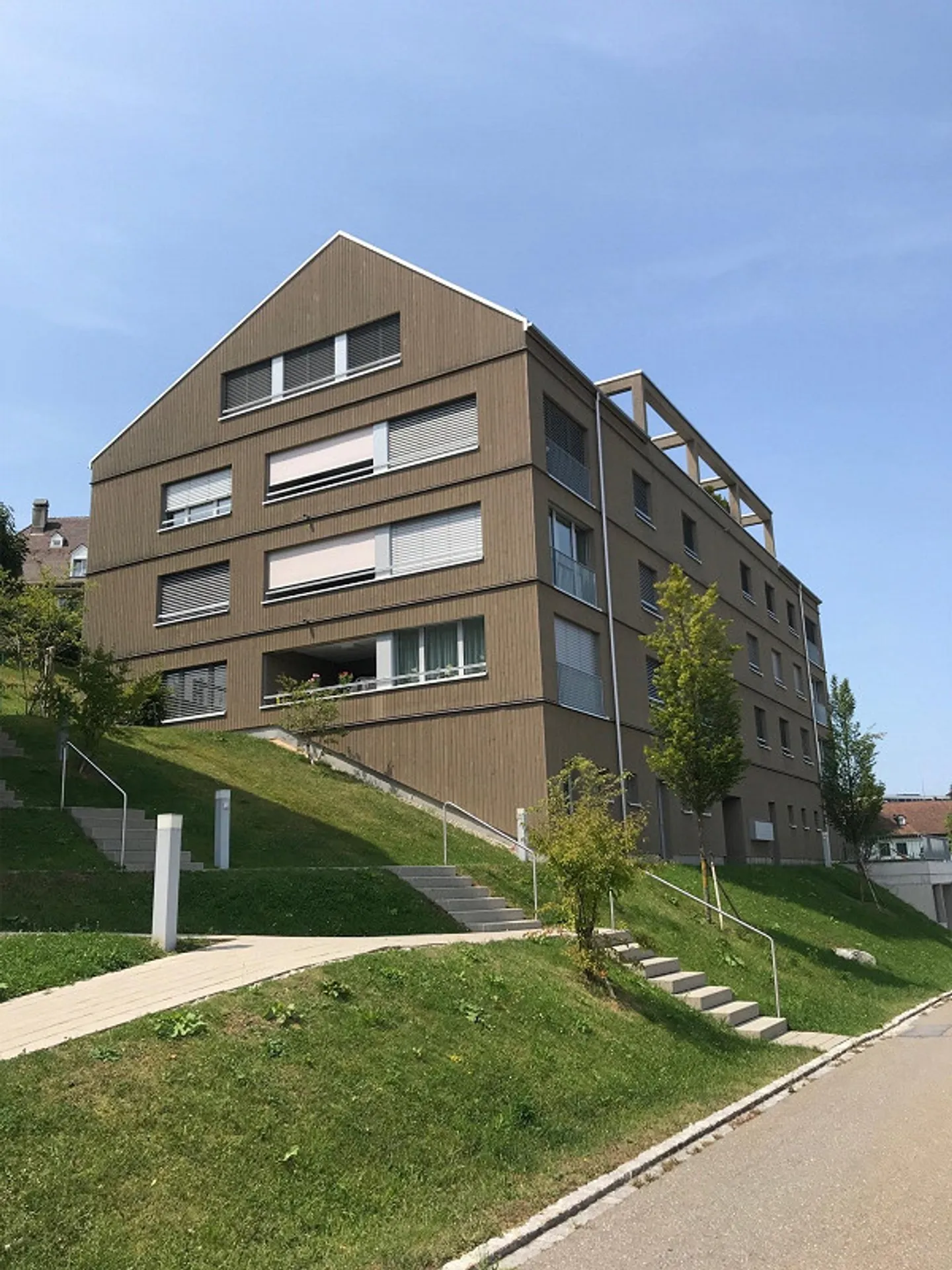 Einstellhallenplatz zu vermieten in der Nähe des Bahnhofs - Foto 2 von 2