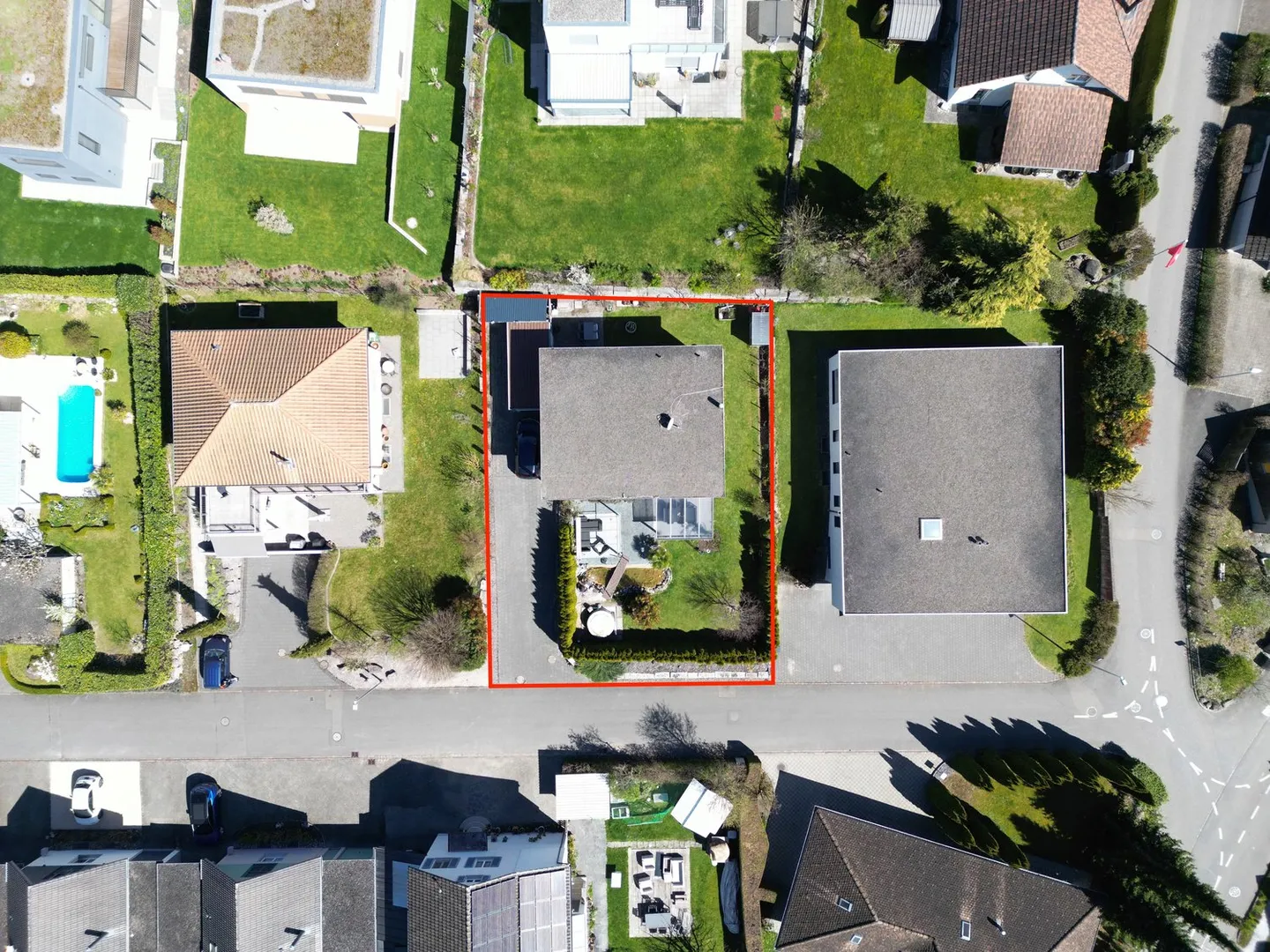 Casa unifamiliare moderna in una posizione tranquilla e soleggiata con giardino paradisiaco - Foto 3 di 20