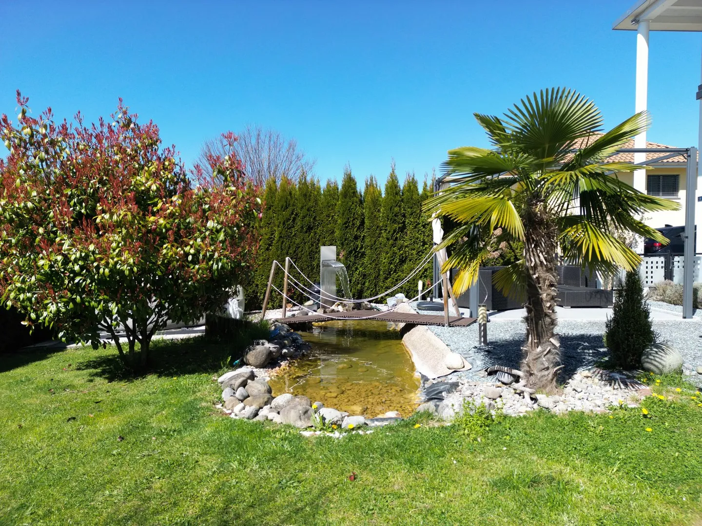 Casa unifamiliare moderna in una posizione tranquilla e soleggiata con giardino paradisiaco - Foto 6 di 20