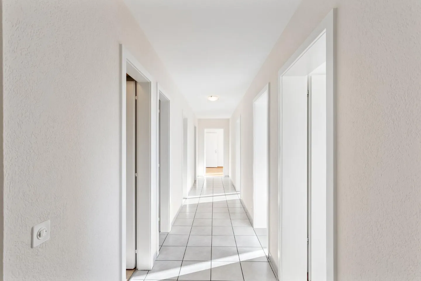 Helles Apartment mit Balkon - Foto 7 von 7