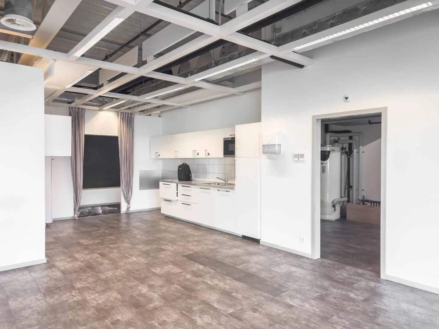 Vernier - Superficie di 903 m2 all'ultimo piano - Edificio IKEA - Foto 5 di 8