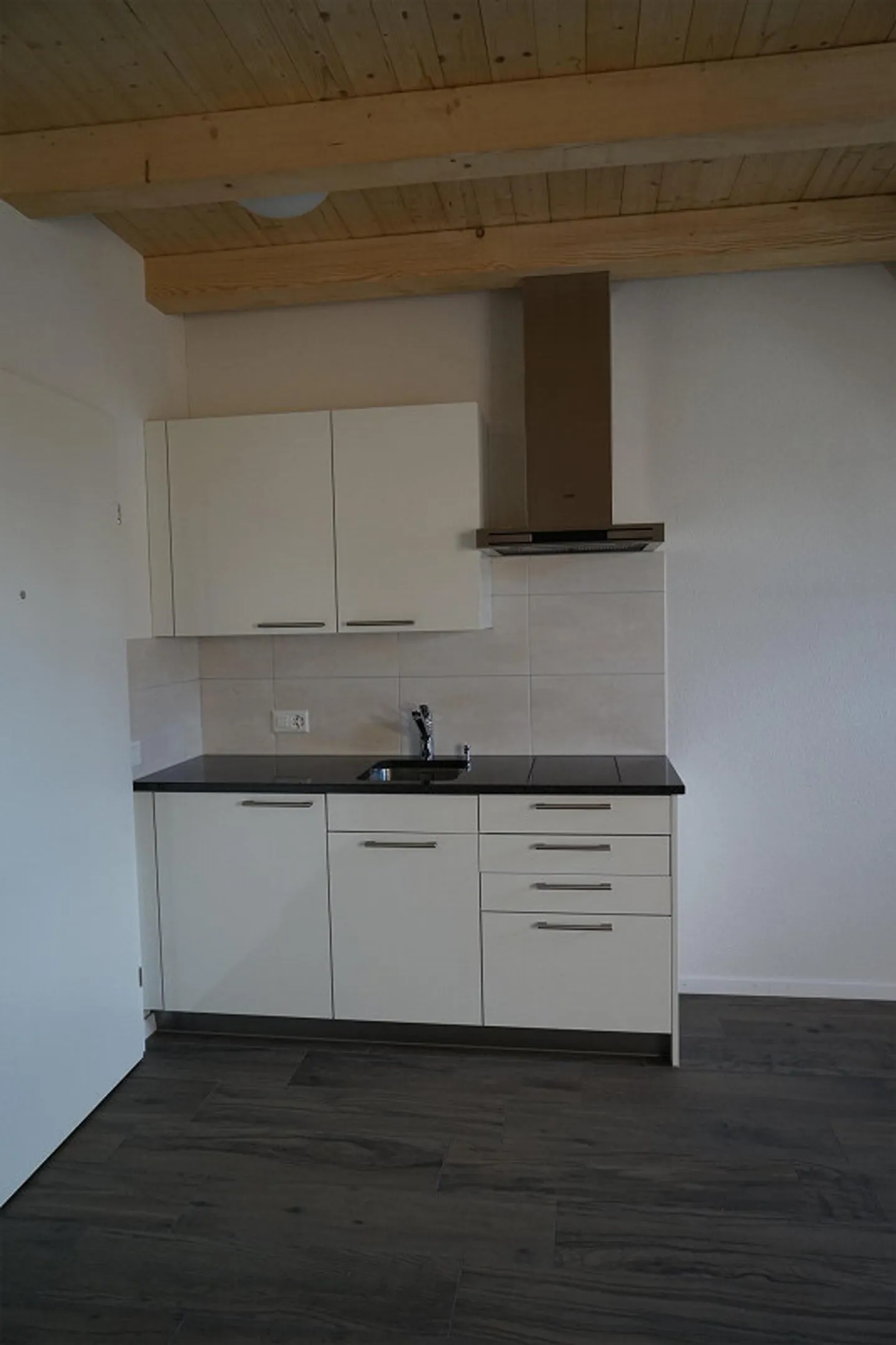 Appartement charmant dans un emplacement urbain avec bonne connexion de transport public - Photo 2 sur 5