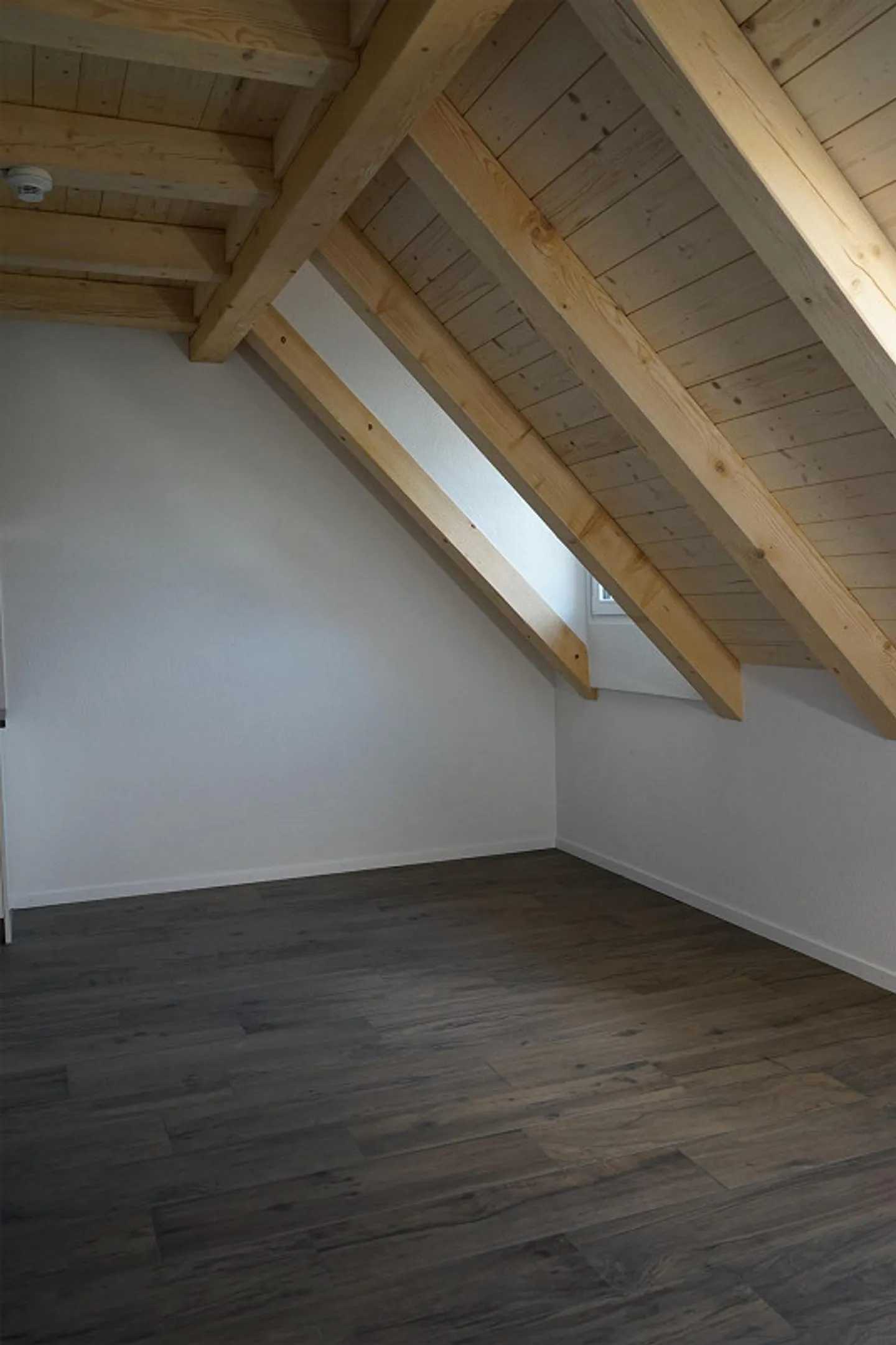 Appartement charmant dans un emplacement urbain avec bonne connexion de transport public - Photo 3 sur 5