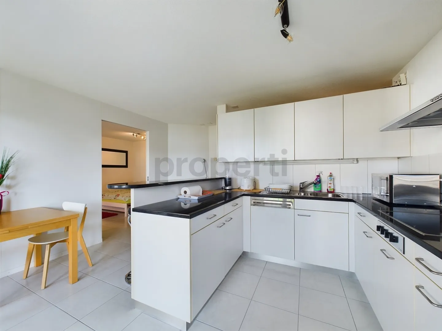 Excellent Appartement Meublé 2.5 Pièces à Buchs, Zurich - Photo 2 sur 7