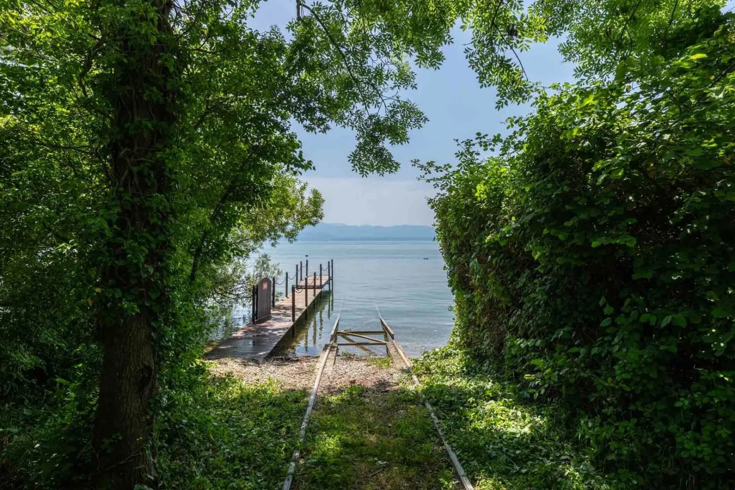 Propriété exclusive et rare avec accès direct à l'eau - Photo 4 sur 13