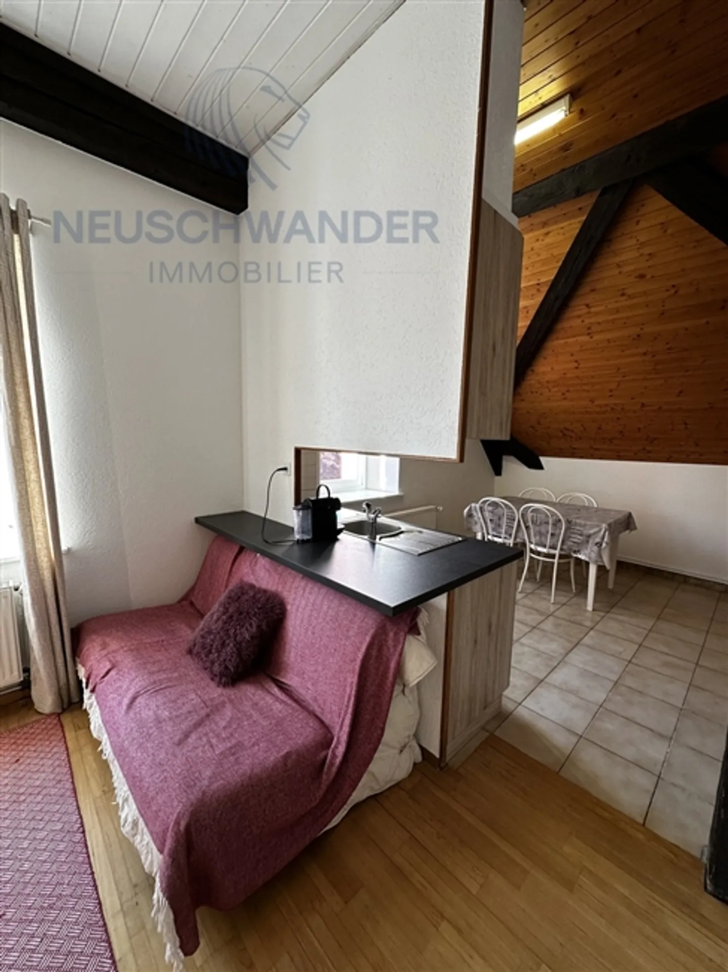 Avec 20 places de parking, bâtiment renommé entièrement loué - Photo 13 sur 13