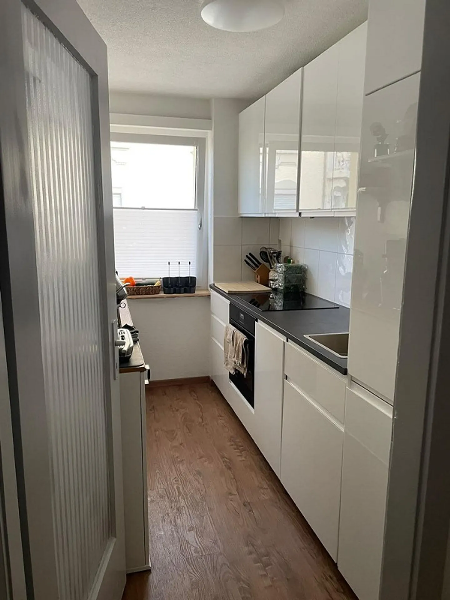 Affordable, bright renovated 3.5 room apartment - Photo 1 of 9