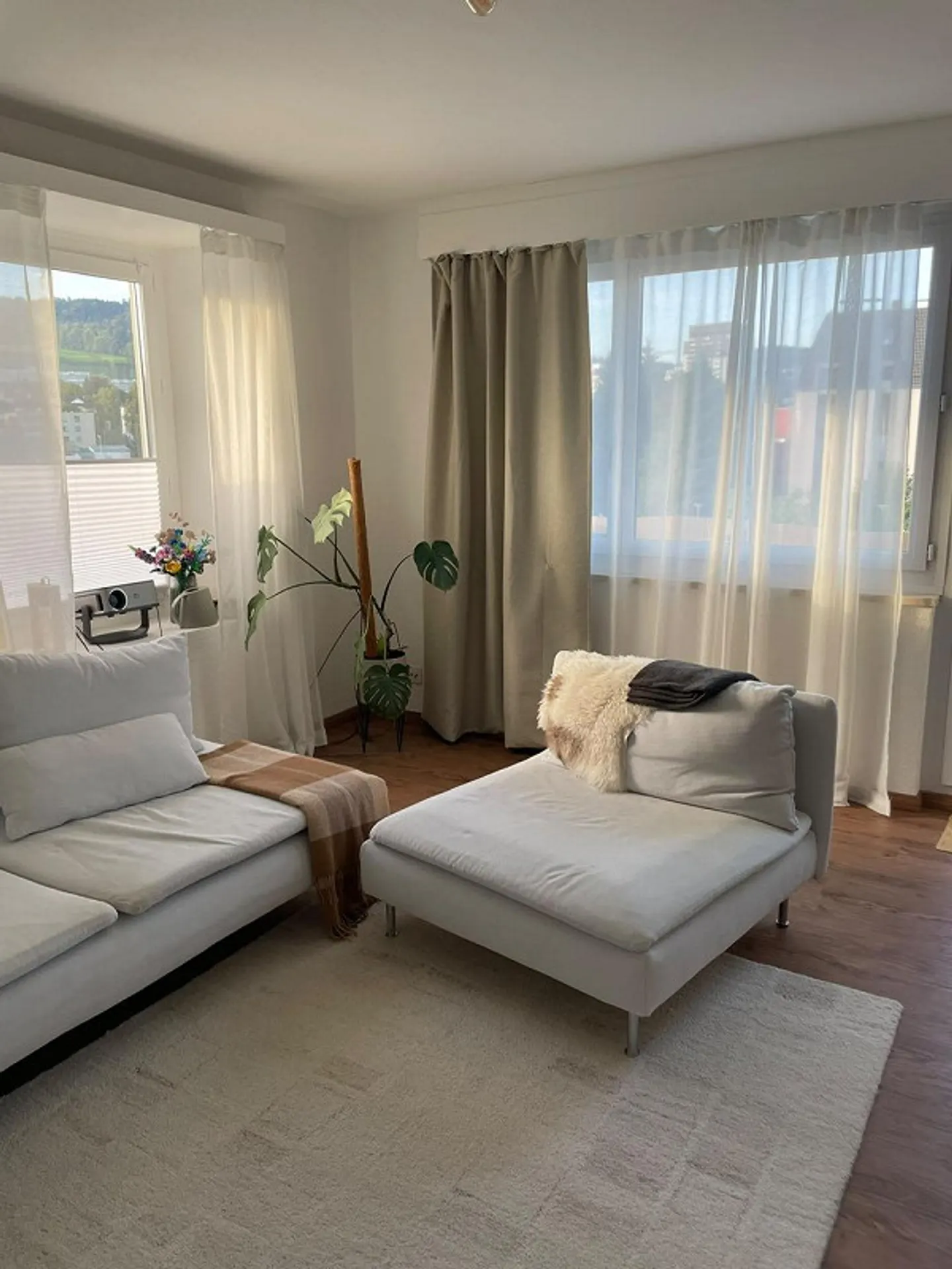 Affordable, bright renovated 3.5 room apartment - Photo 3 of 9