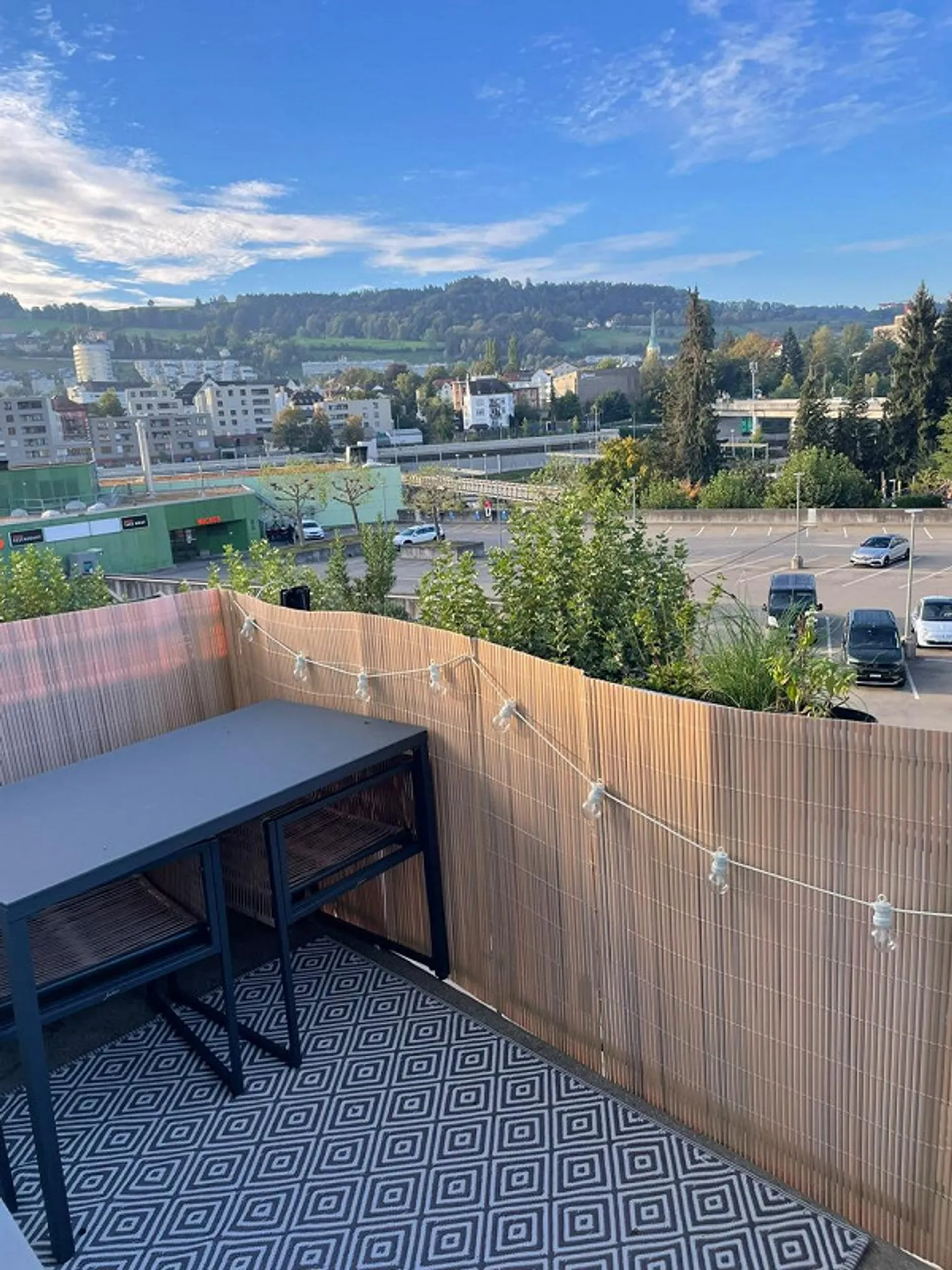 Affordable, bright renovated 3.5 room apartment - Photo 9 of 9
