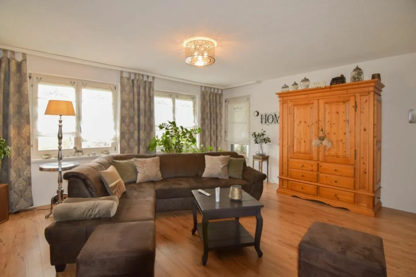 Appartement chaleureux de 4,5 pièces avec cheminée et grand balcon - Photo 1 sur 13