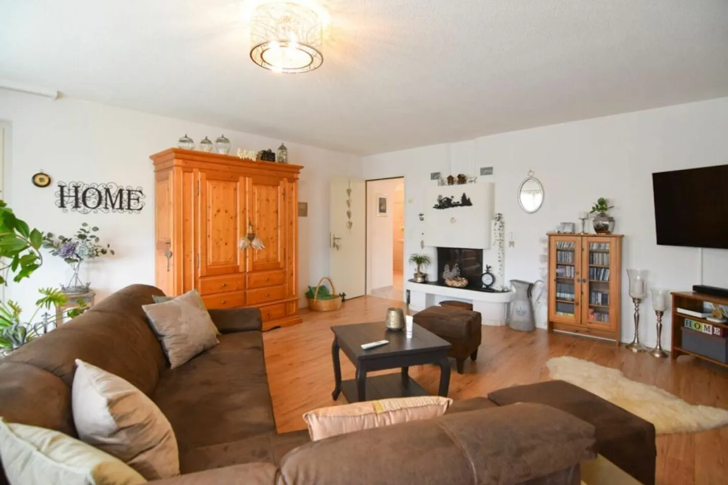 Appartement chaleureux de 4,5 pièces avec cheminée et grand balcon - Photo 3 sur 13