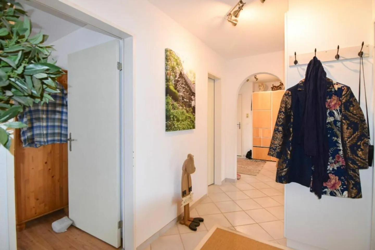 Appartement chaleureux de 4,5 pièces avec cheminée et grand balcon - Photo 10 sur 13