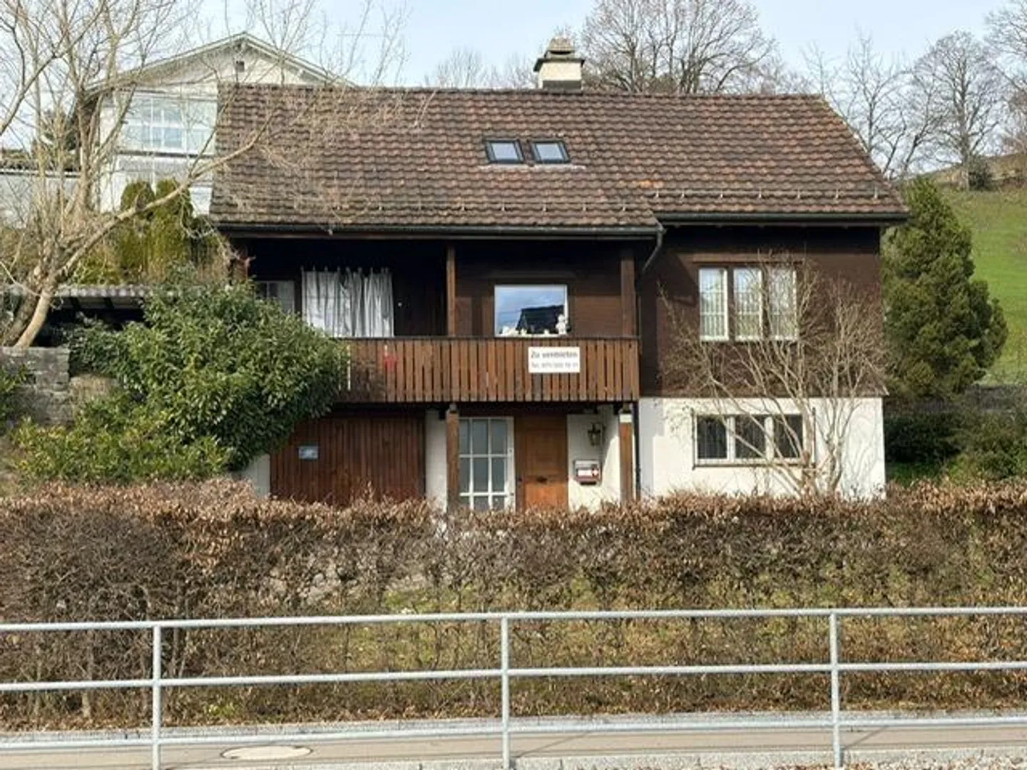 Single-family house with garden - Photo 2 of 13