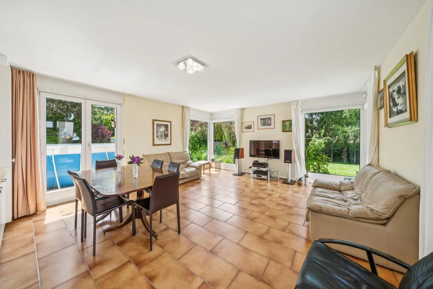 Magnificent Villa in the heart of a 1500m2 garden - Photo 6 of 18