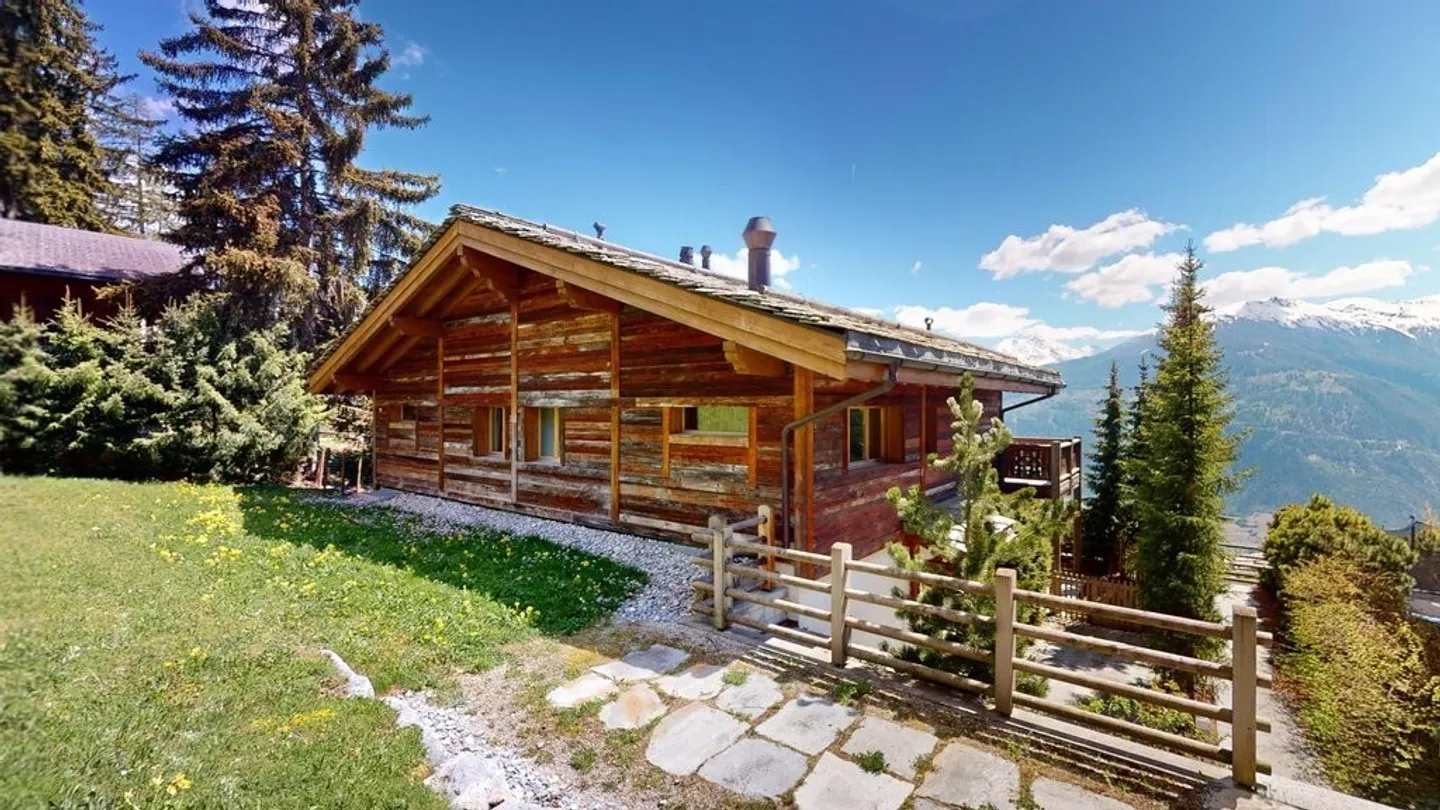 Crans - Chalet von hohem Standard mit atemberaubendem Blick auf die Alpen - Foto 1 von 12