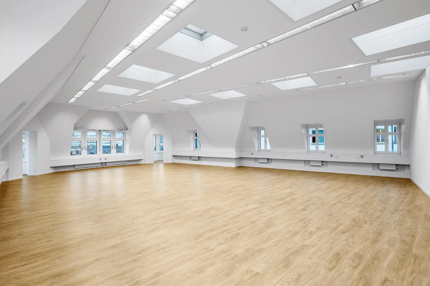 Office space in prime location! - Photo 2 of 5