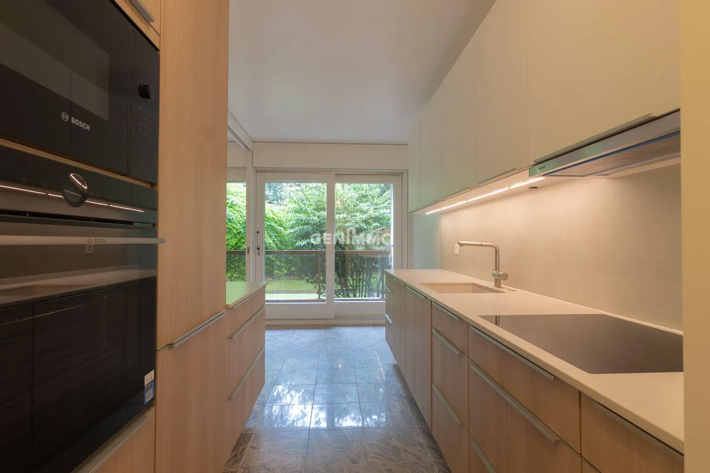 Appartamento Moderno con Vista Giardino - Foto 2 di 4