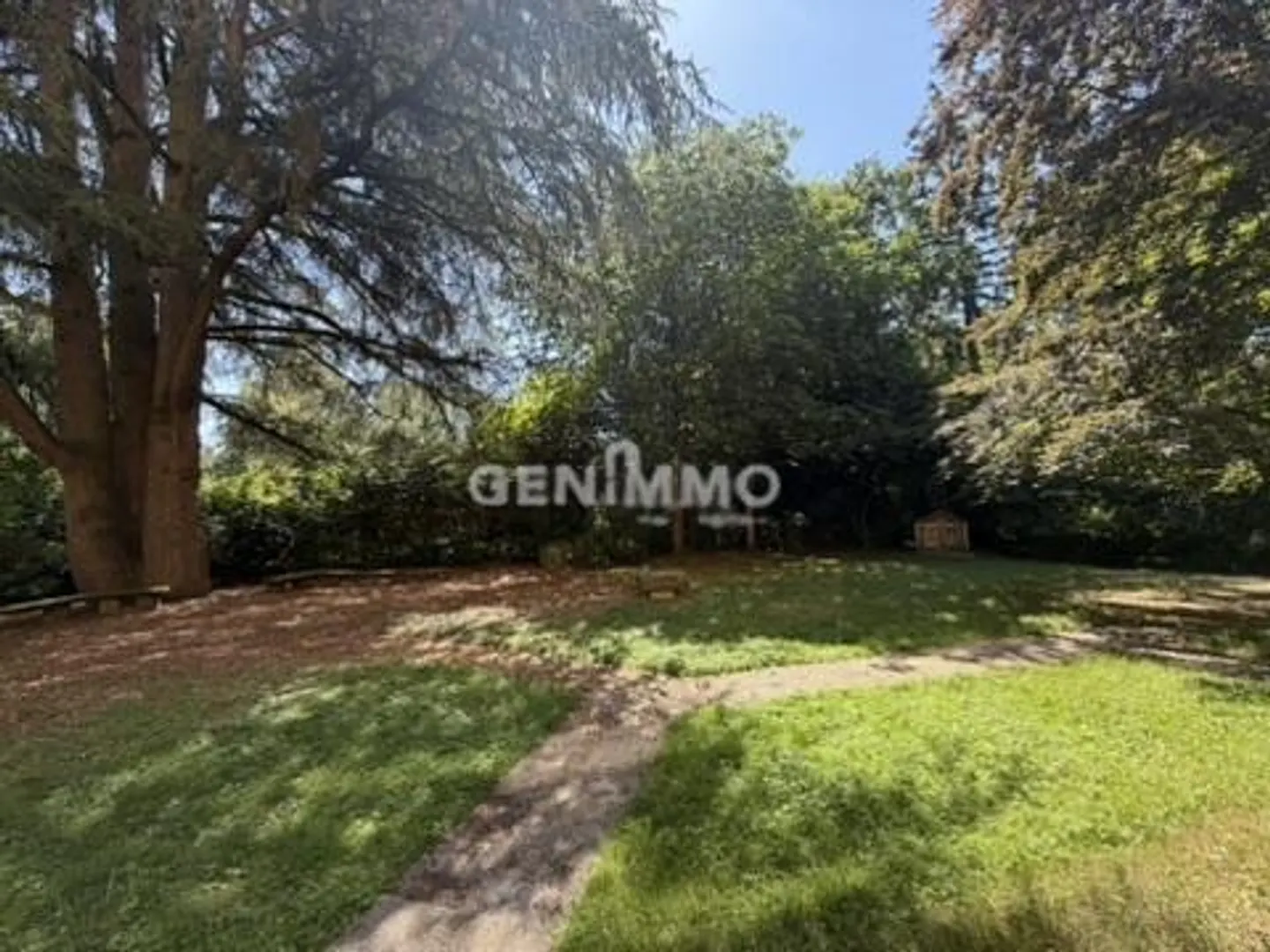 Appartamento Moderno con Vista Giardino - Foto 1 di 4