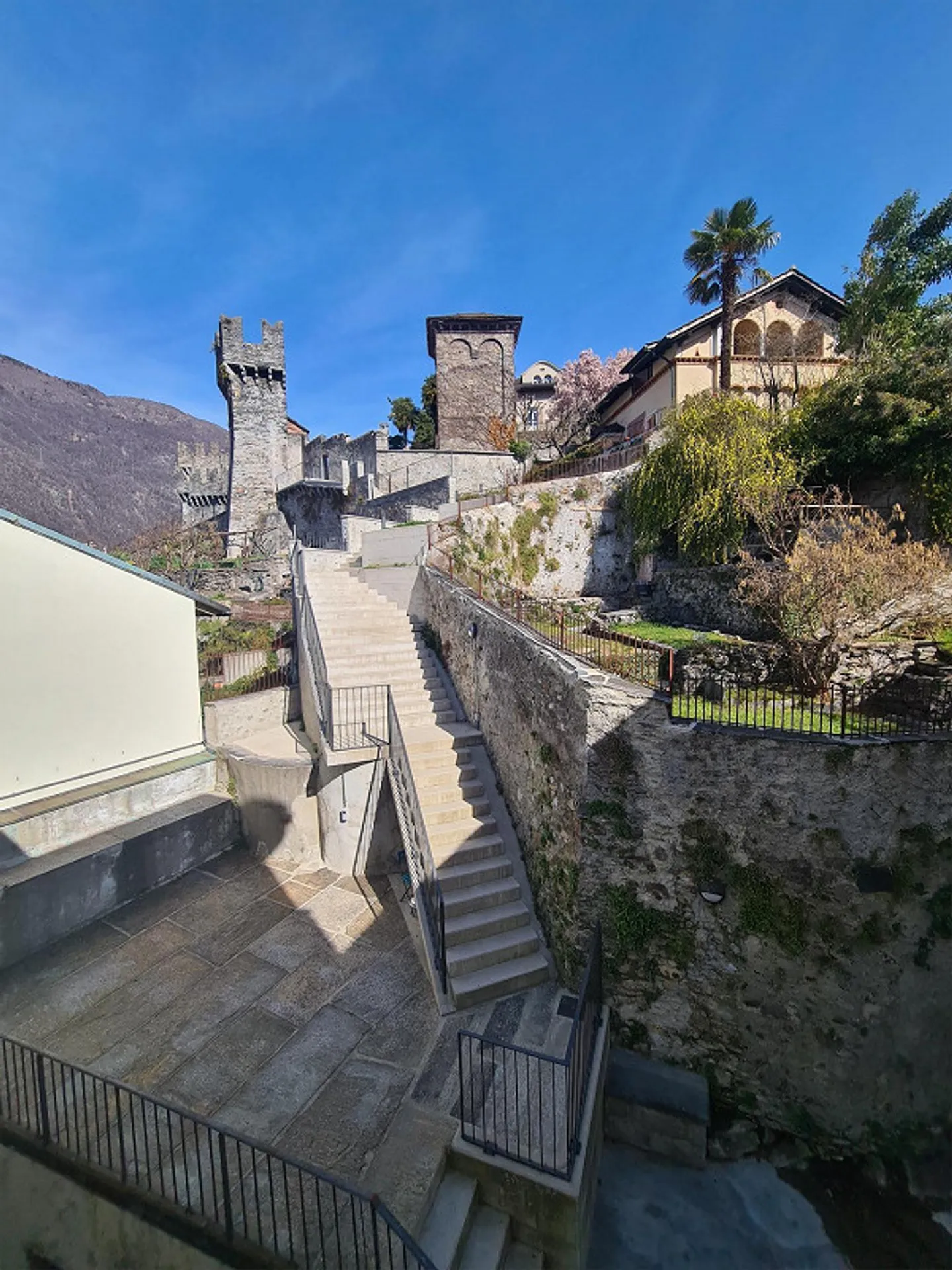 Luminoso 3.5 Locali in Fase di Ristrutturazione Totale – Centralissimo - Photo 2 sur 4