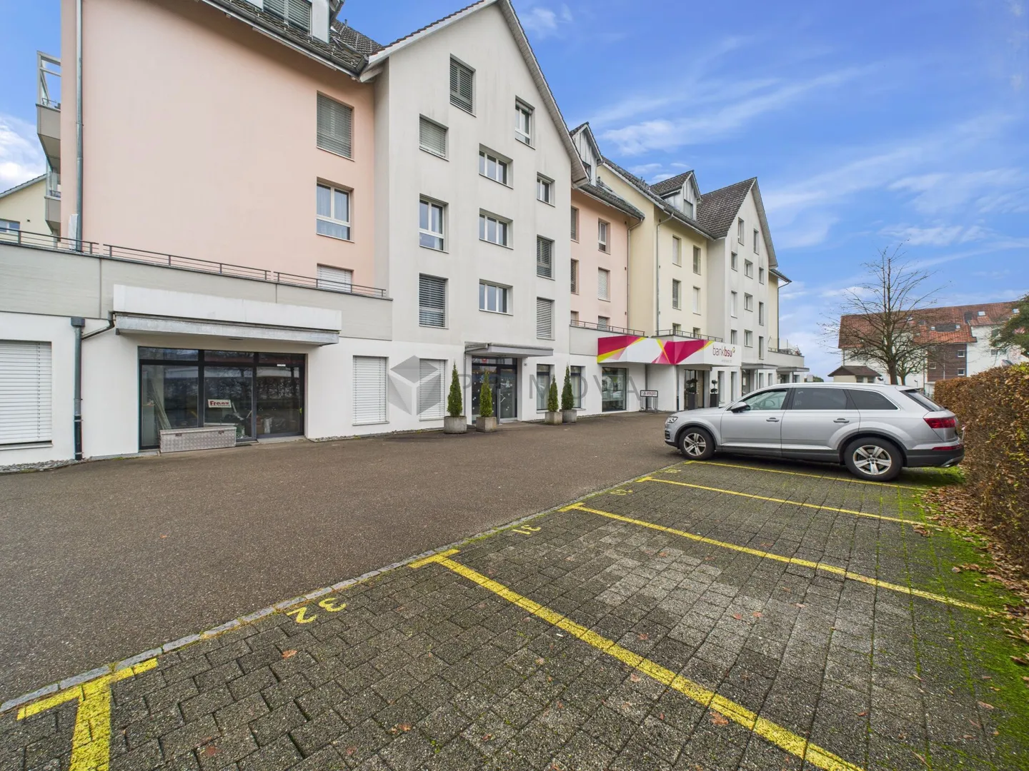 Well-maintained 4.5 room apartment in a central location in Volketswil - Photo 2 of 10