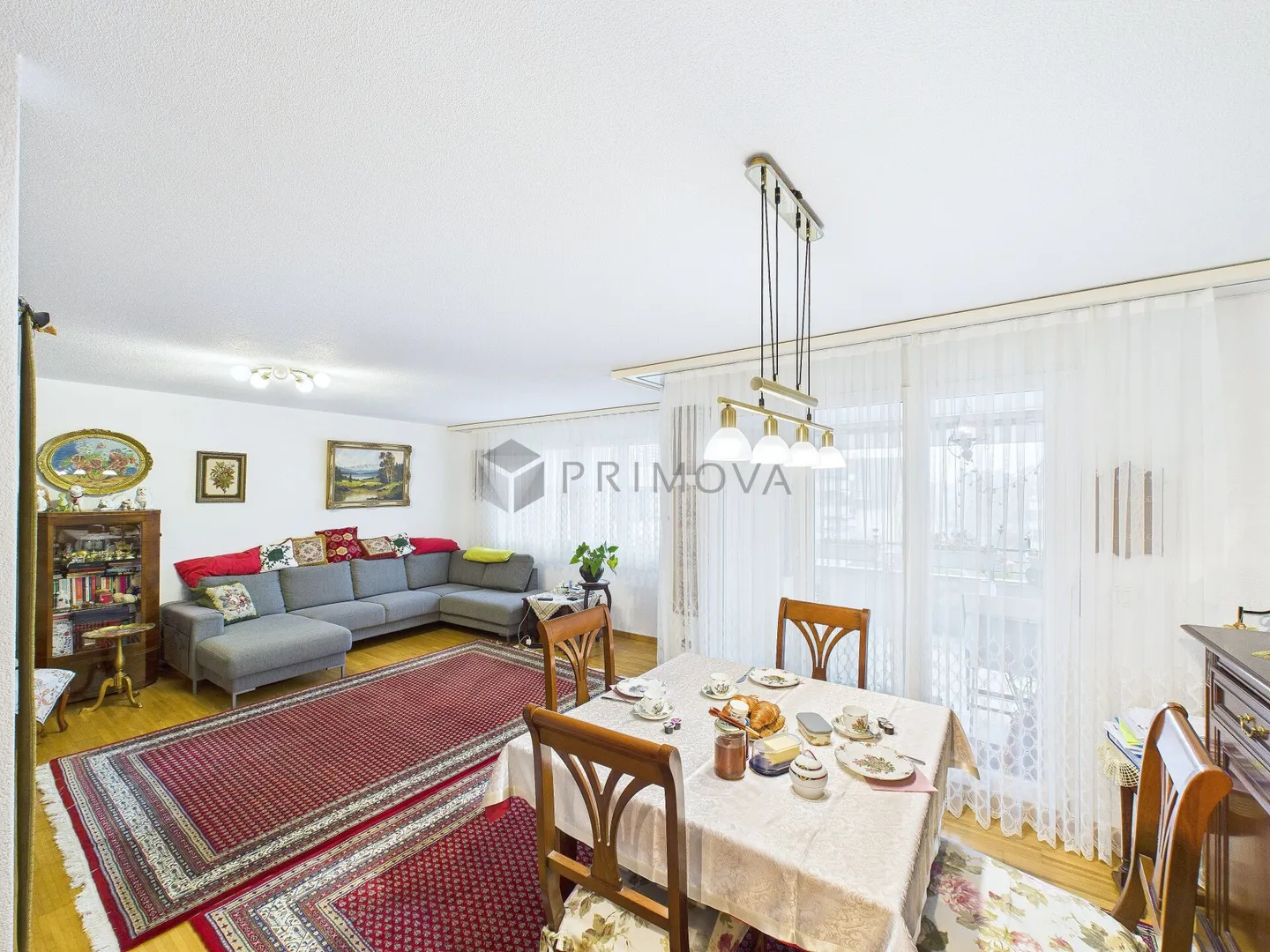 Well-maintained 4.5 room apartment in a central location in Volketswil - Photo 3 of 10