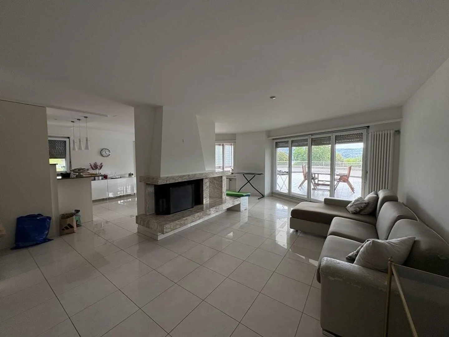Living with a breathtaking view of Lake Zurich - Photo 2 of 11